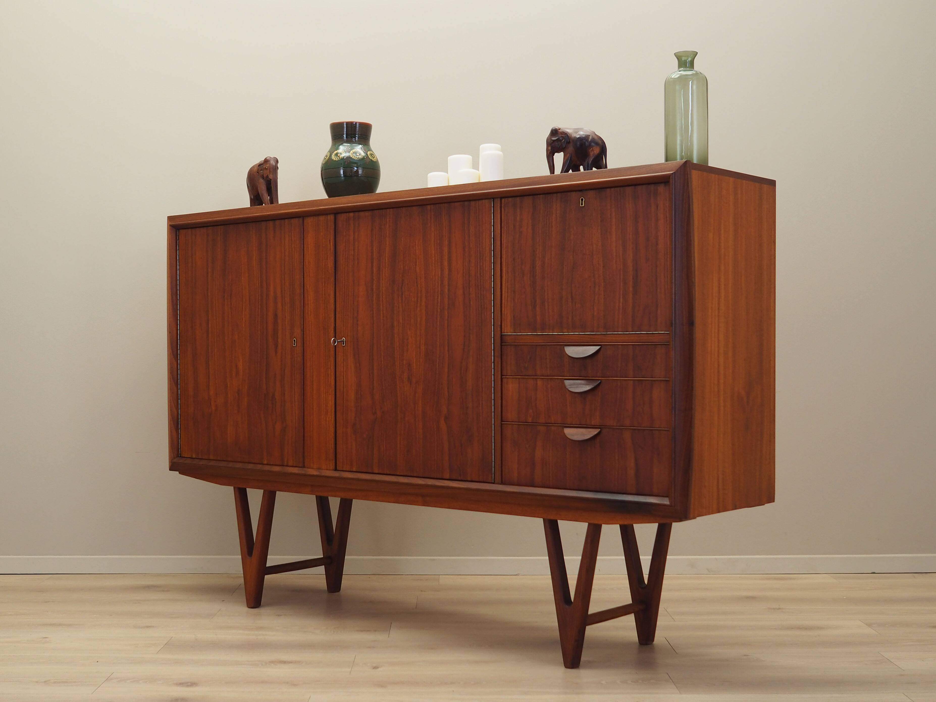 Buffet haut en teck, design danois, années 1960, designer : Kurt Østervig