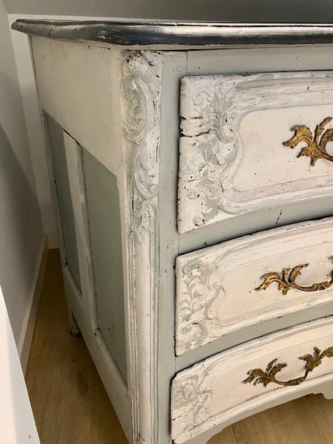 Painted chest of drawers