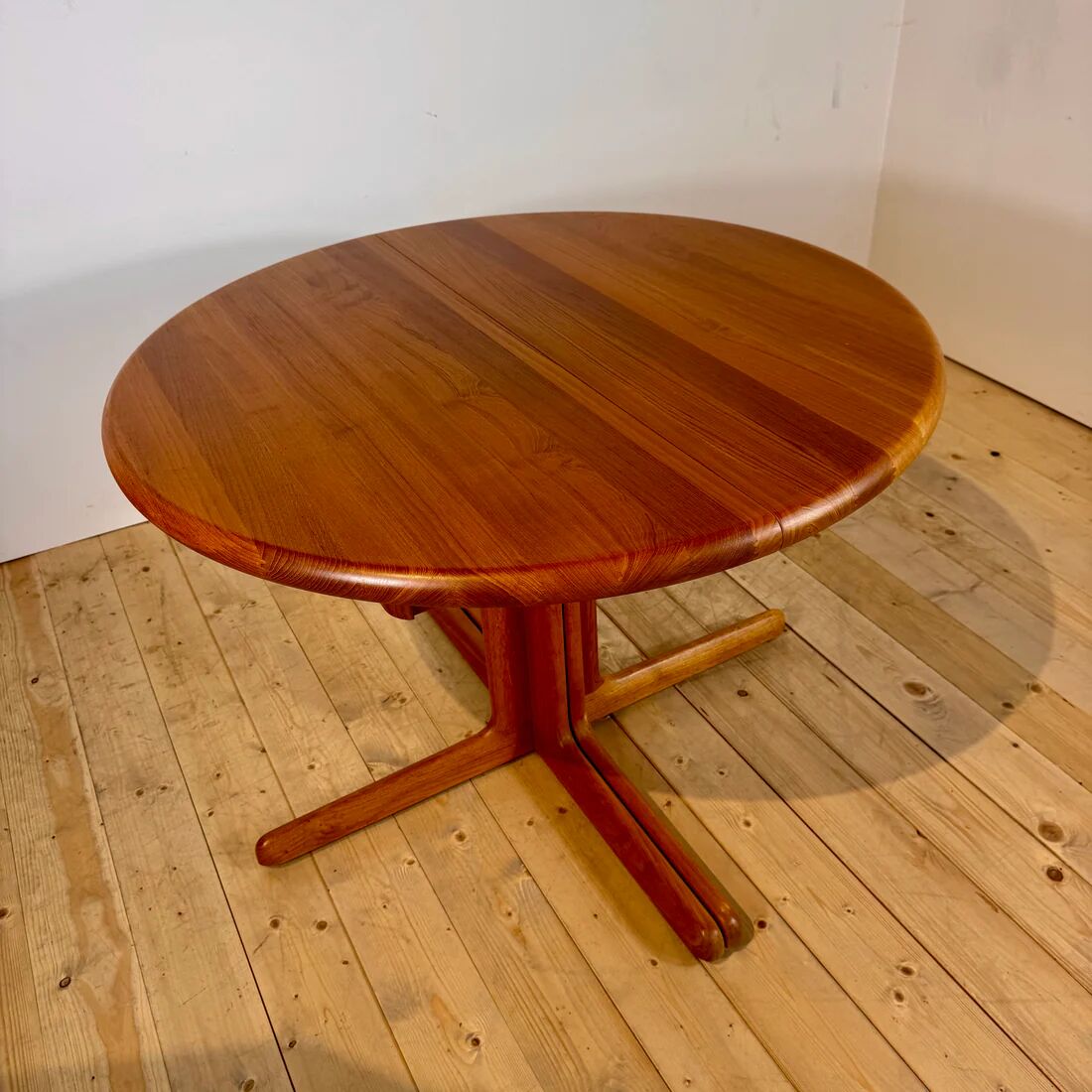 Table à manger ronde extensible en teck, années 1960