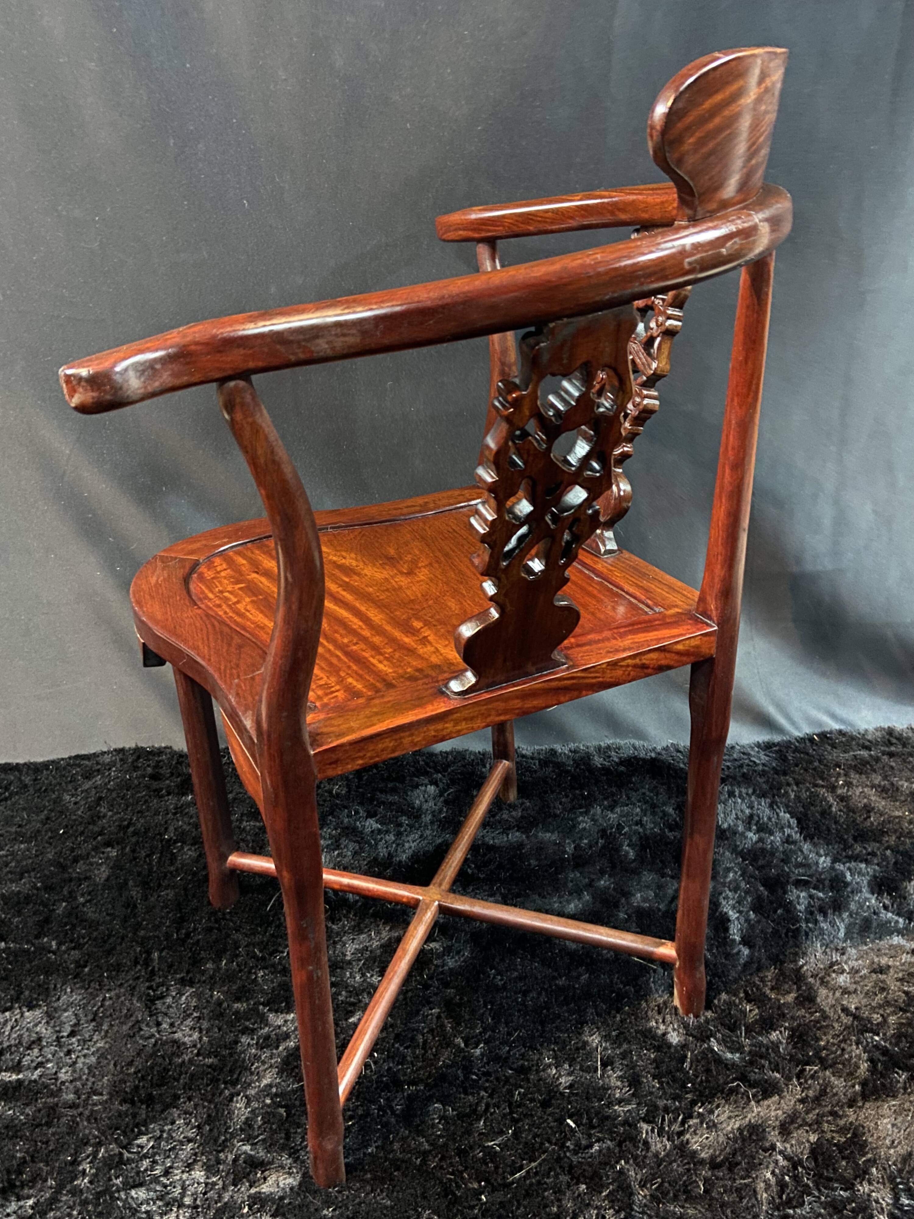 Corner armchair in solid wood with carved floral decoration featuring a bird.