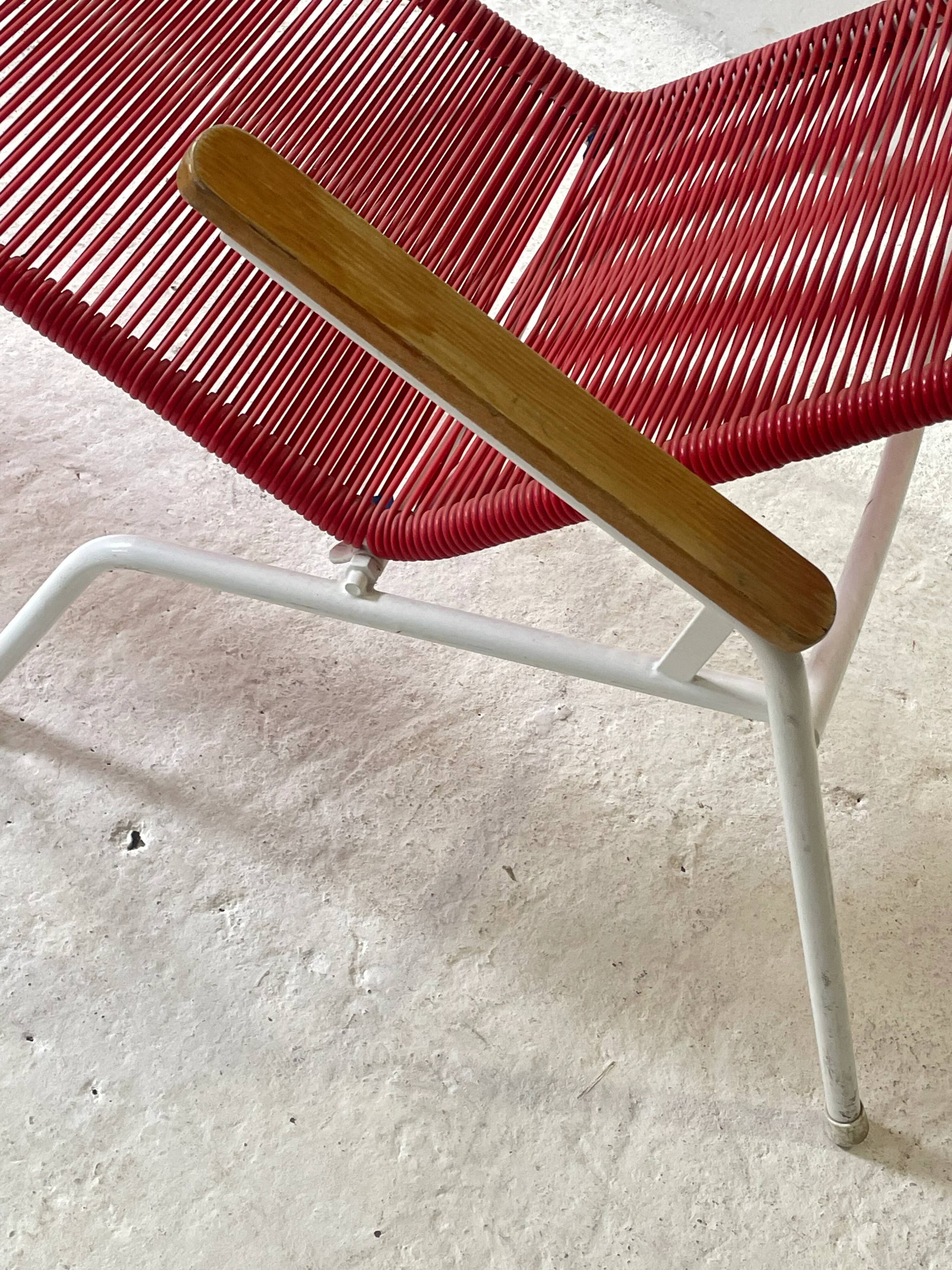 Vintage 1970s Elefant Möbel Spaghetti reclining chair for the garden.