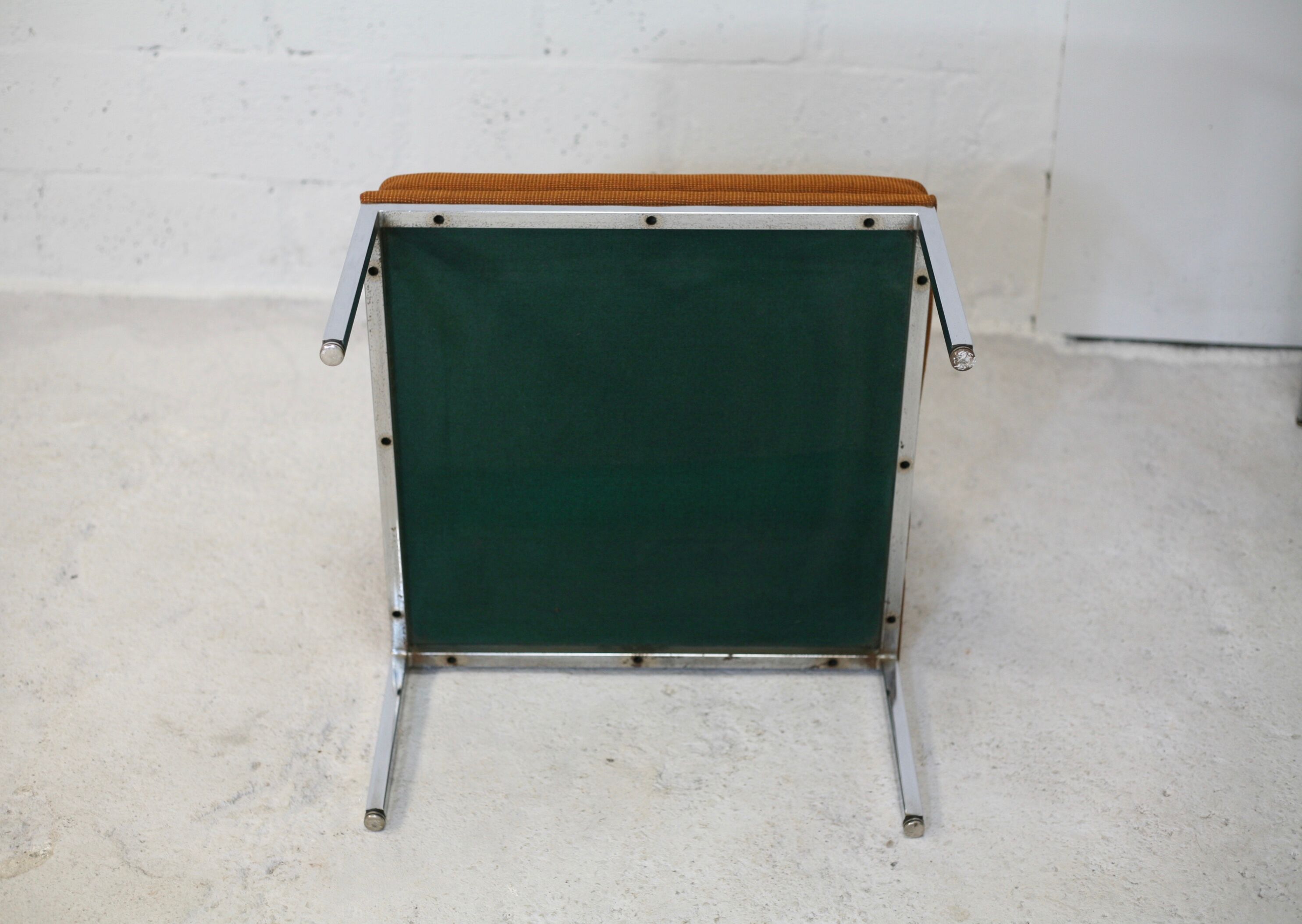 Ensemble de 10 chauffeuses de Louis Baillon, édition Planforms formant canapé modulable, circa 1950