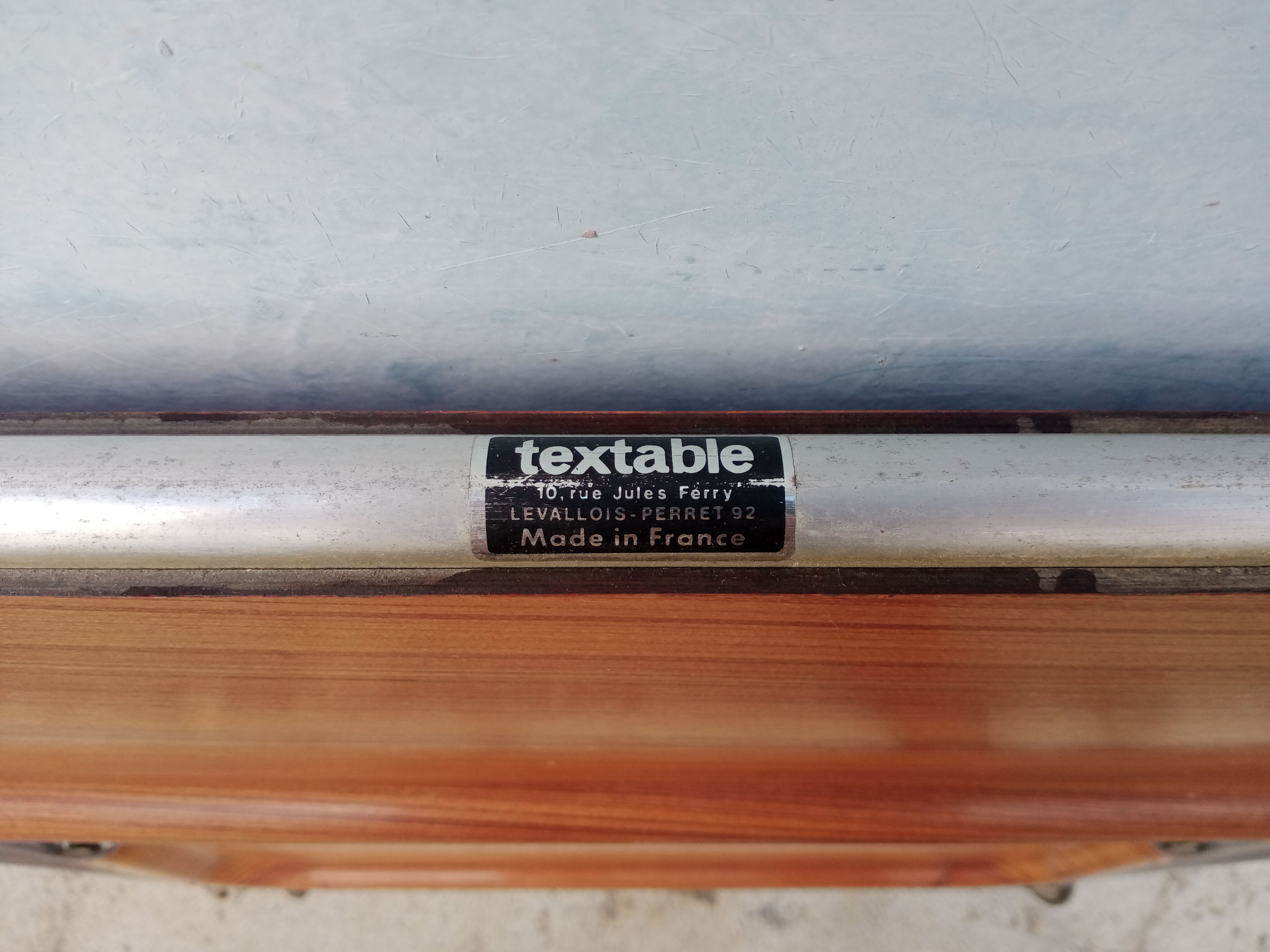 Vintage "textable" rolling service