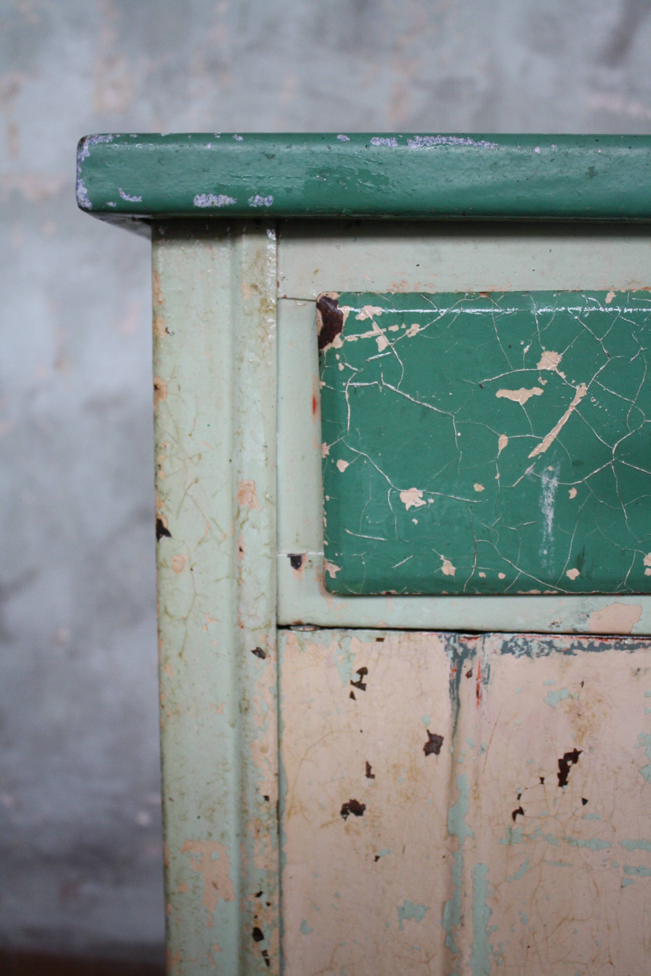 Industrial low metal buffet