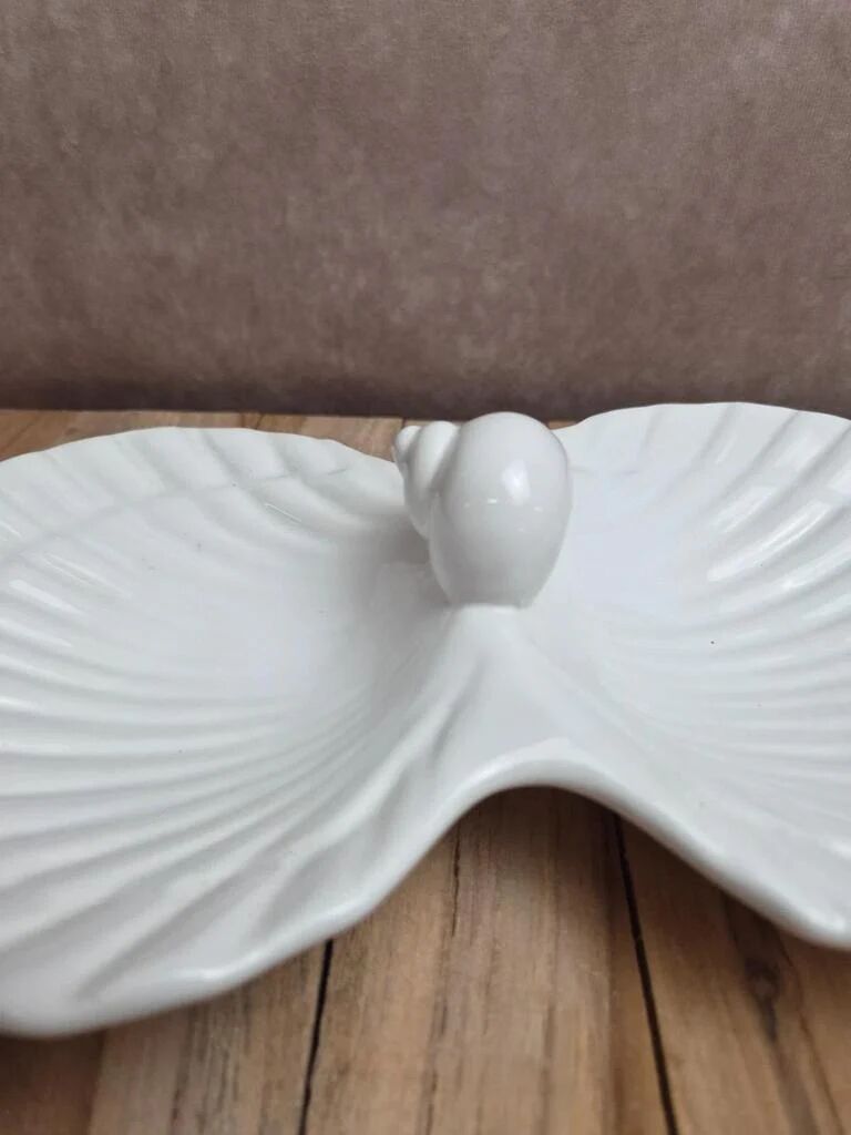Vintage shell-shaped porcelain white aperitif display stand