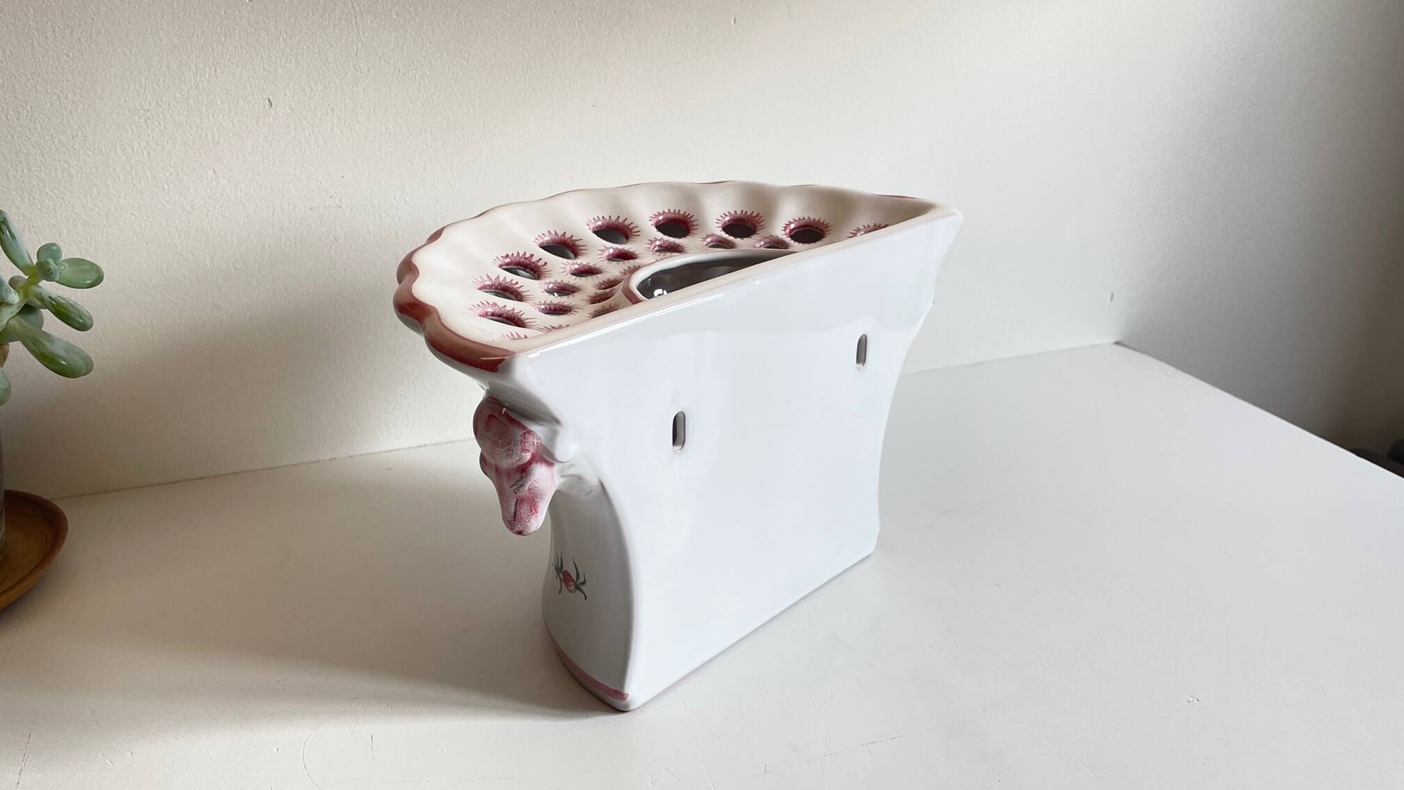 Wall-mounted flower vase FRANCE