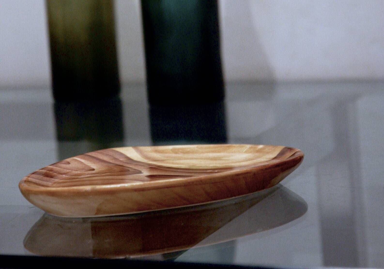 Vallauris faux-wood storage cup.