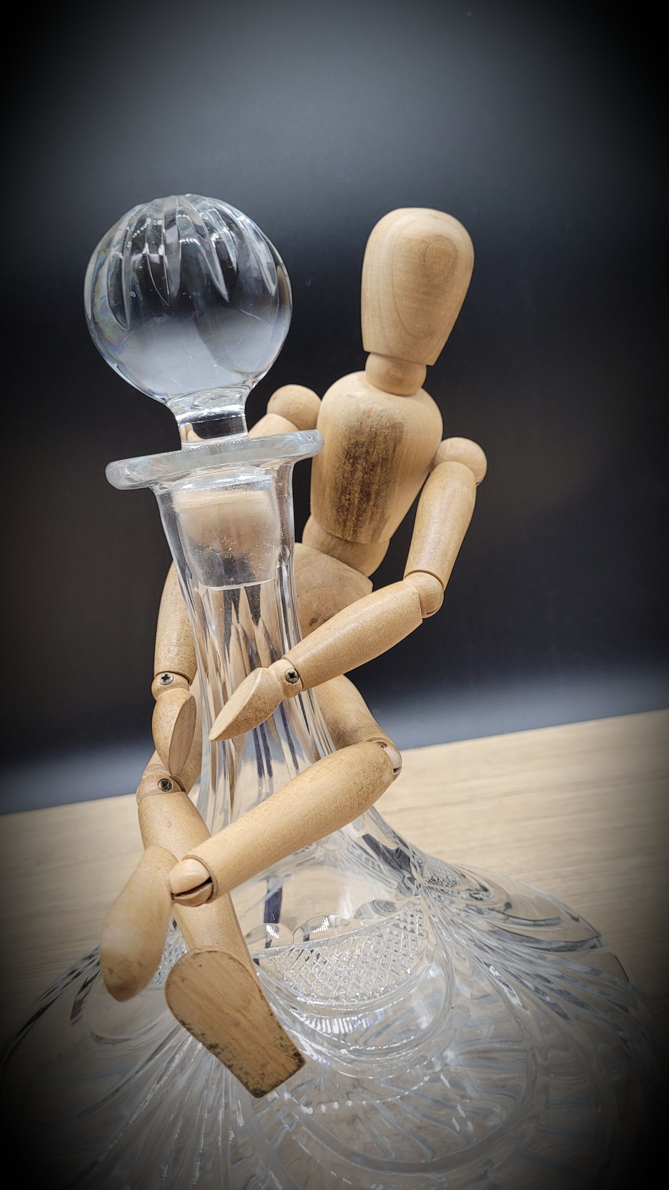 Chiseled crystal decanter