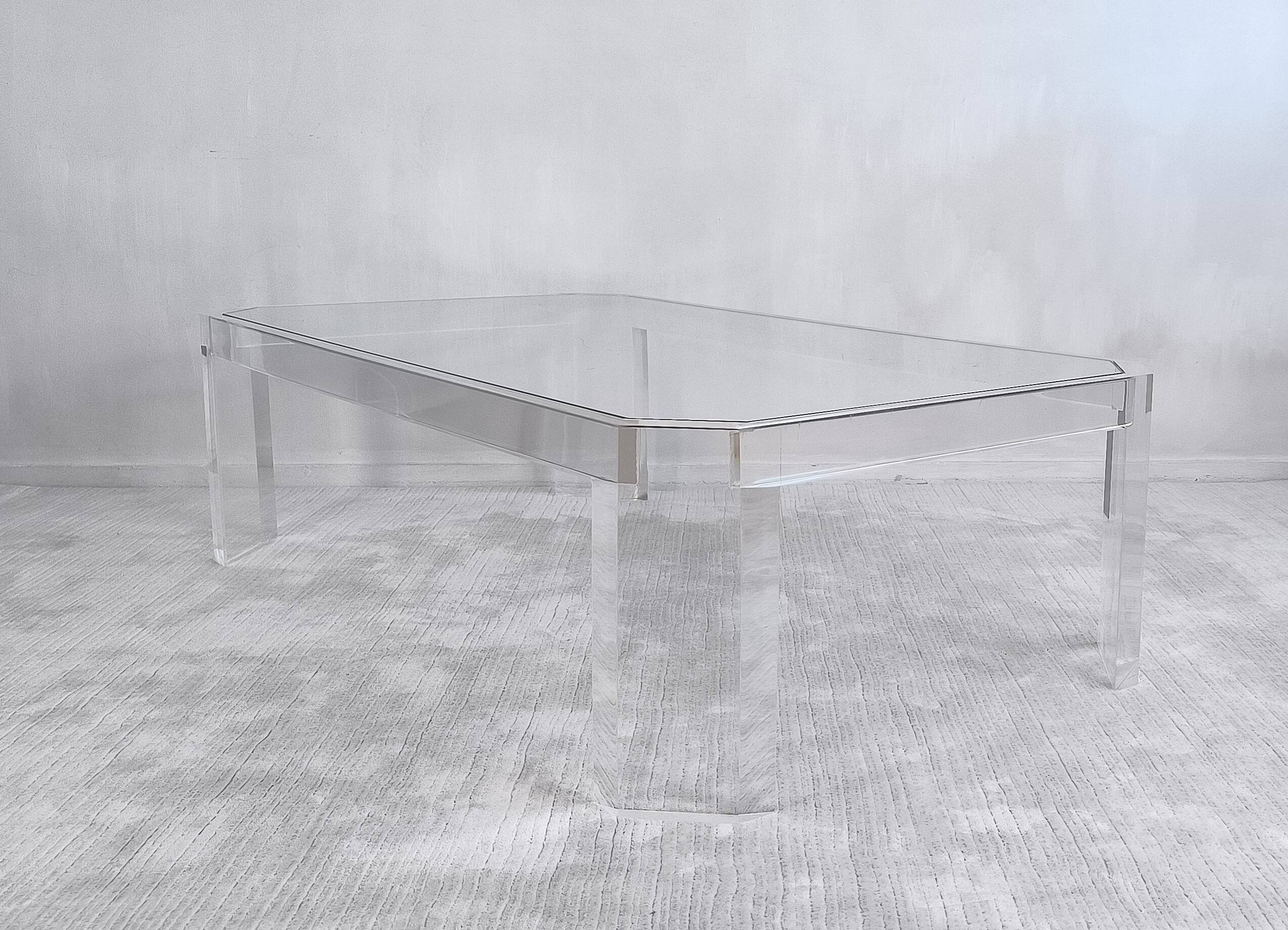 Superb coffee table in Altuglas and glass – signed by Marc Micoud, circa 1970.