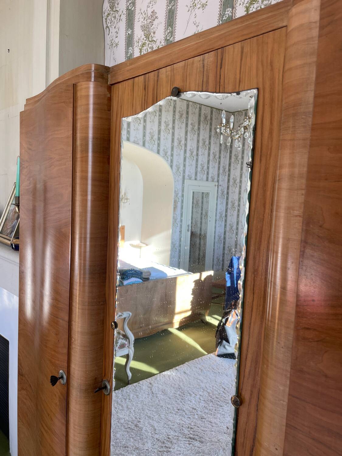 Très belle armoire de chambre en bois 1950