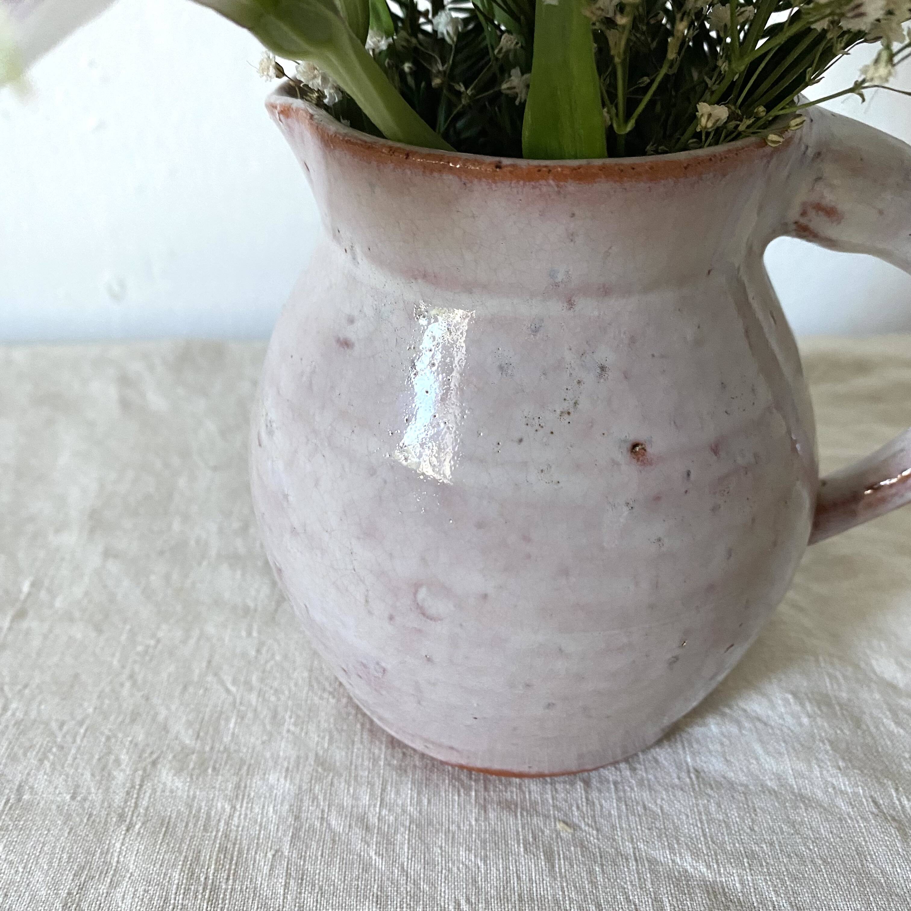 Terracotta pitcher, Nesmy pottery