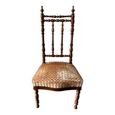 Chaise en bois tourné et velours ocre