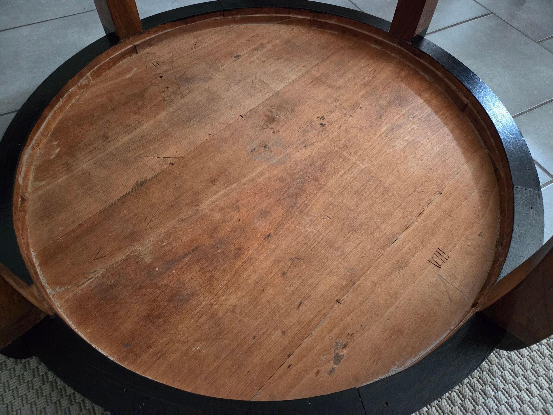 Large Art Deco centre table from the 1930s – Sabre legs in walnut and lacquer.