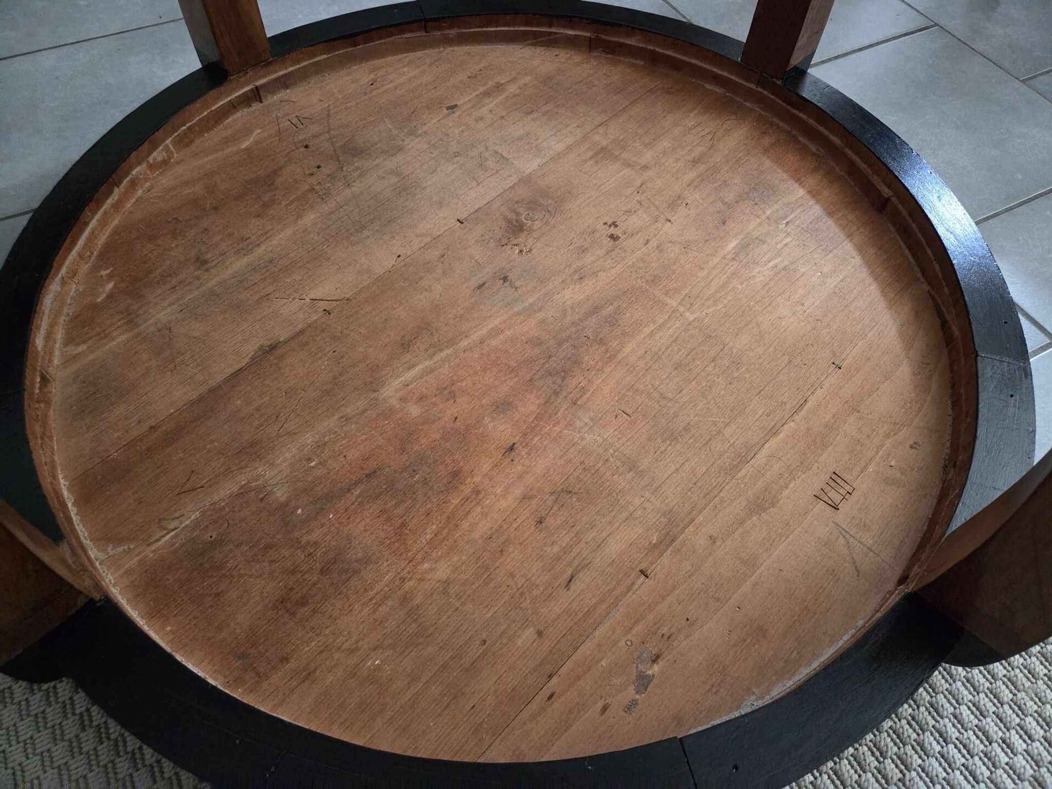 Large Art Deco centre table from the 1930s – Sabre legs in walnut and lacquer.