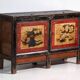 Buffet ancien en pin laqué à motifs peints de lotus – Chine, vers 1920