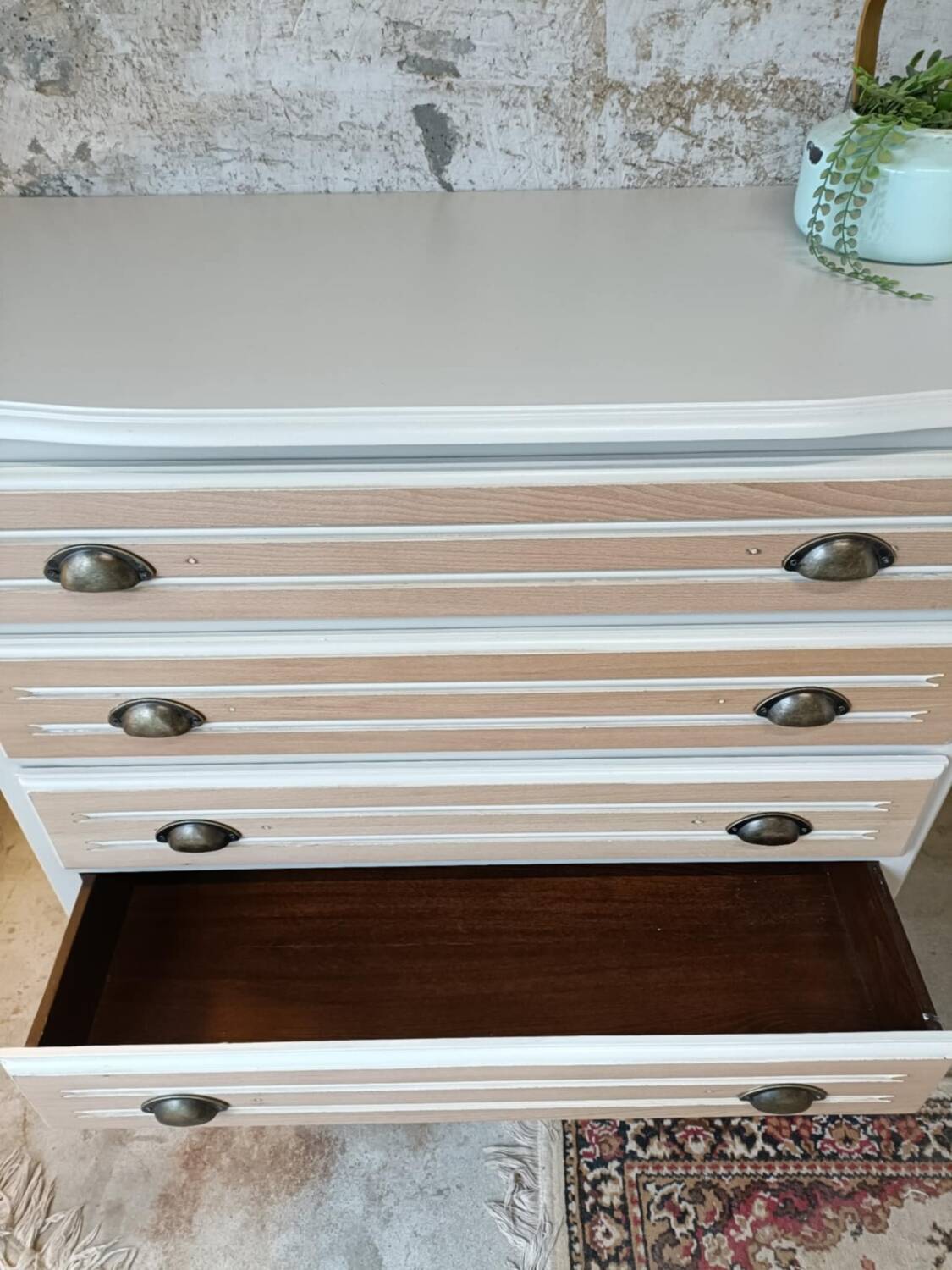 Chest of drawers