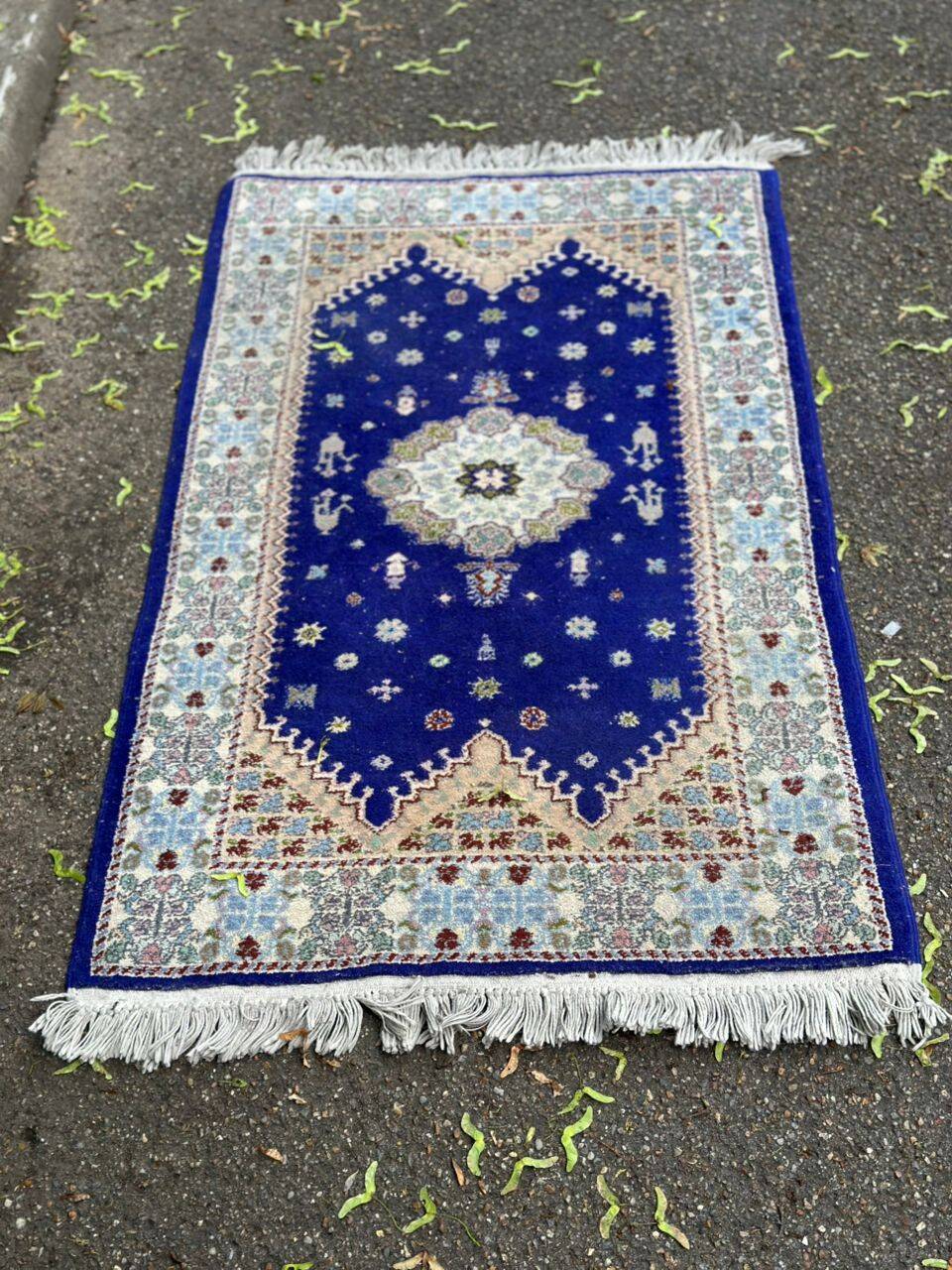 Tapis marocain artisanal fait main bleu certifié authentique 150x88cm