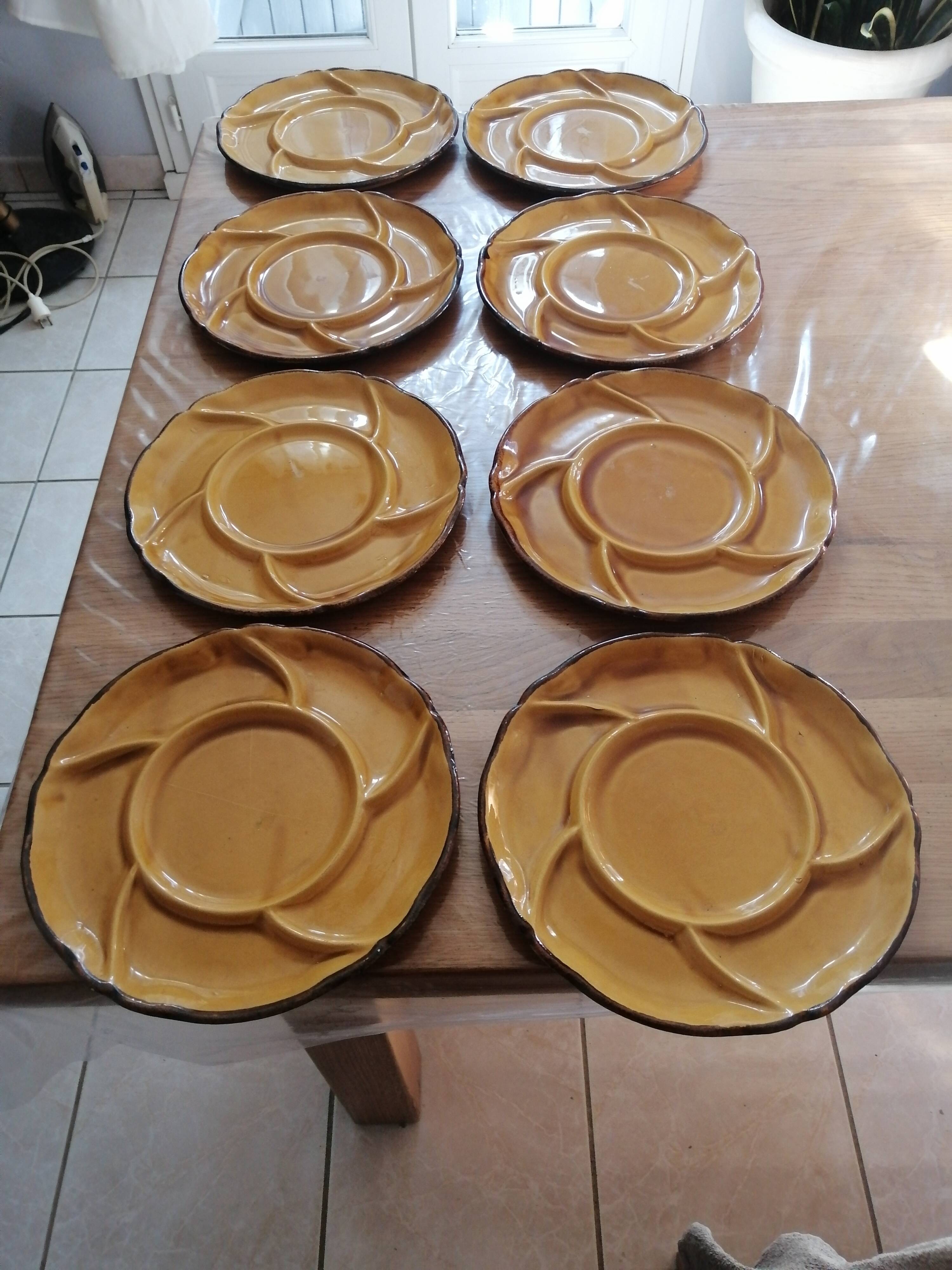 Lot of 8 ceramic plates