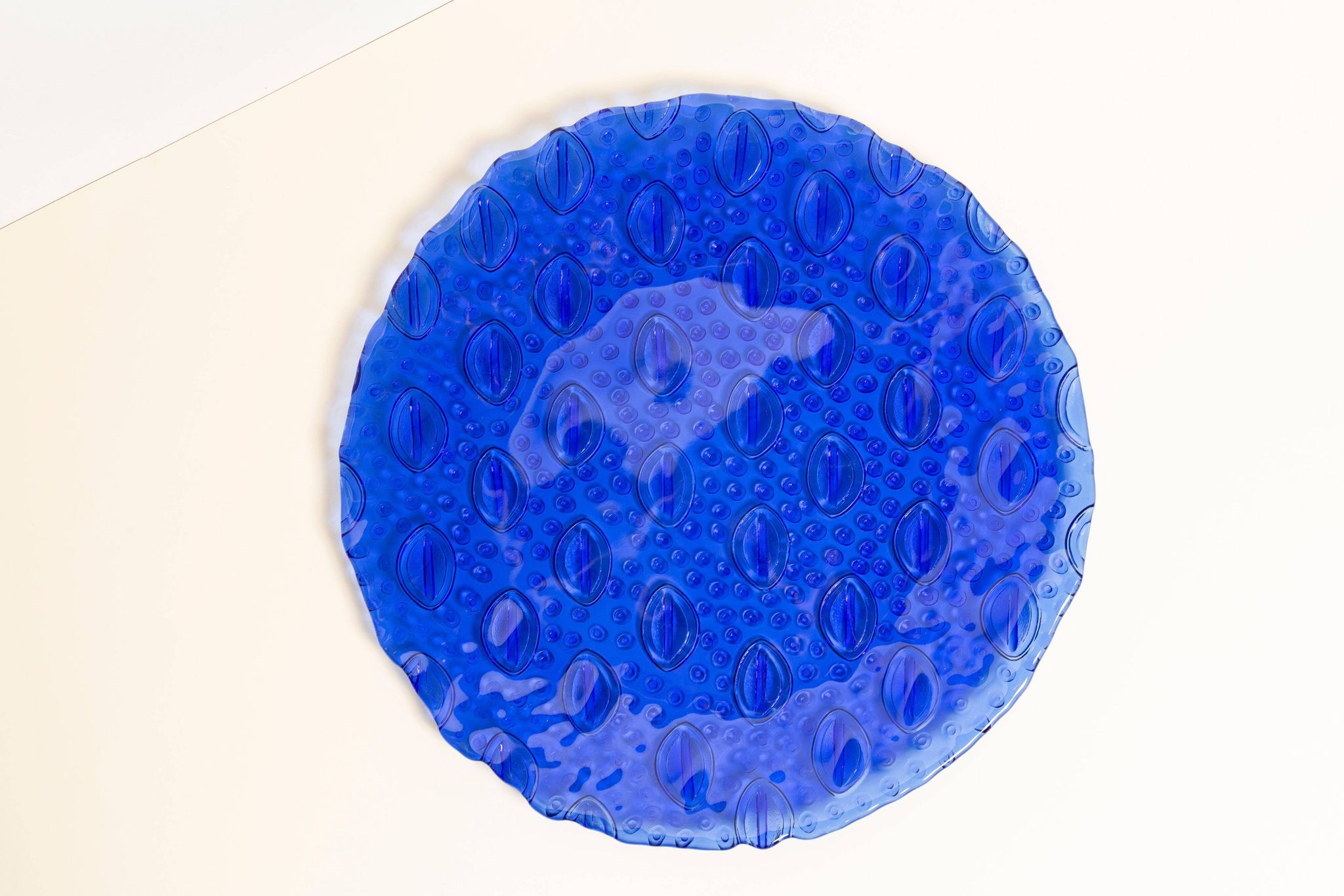 Vintage dark blue decorative plate in glass, Italy, 1960s.