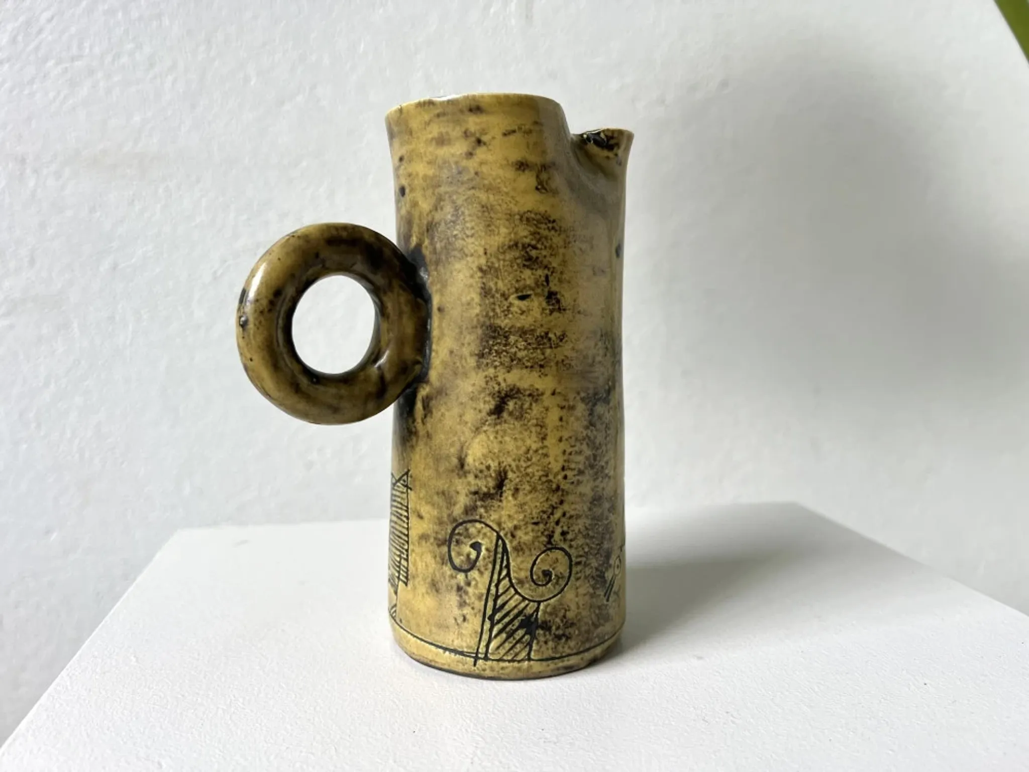 Jacques Blin: Yellow glazed ceramic jug