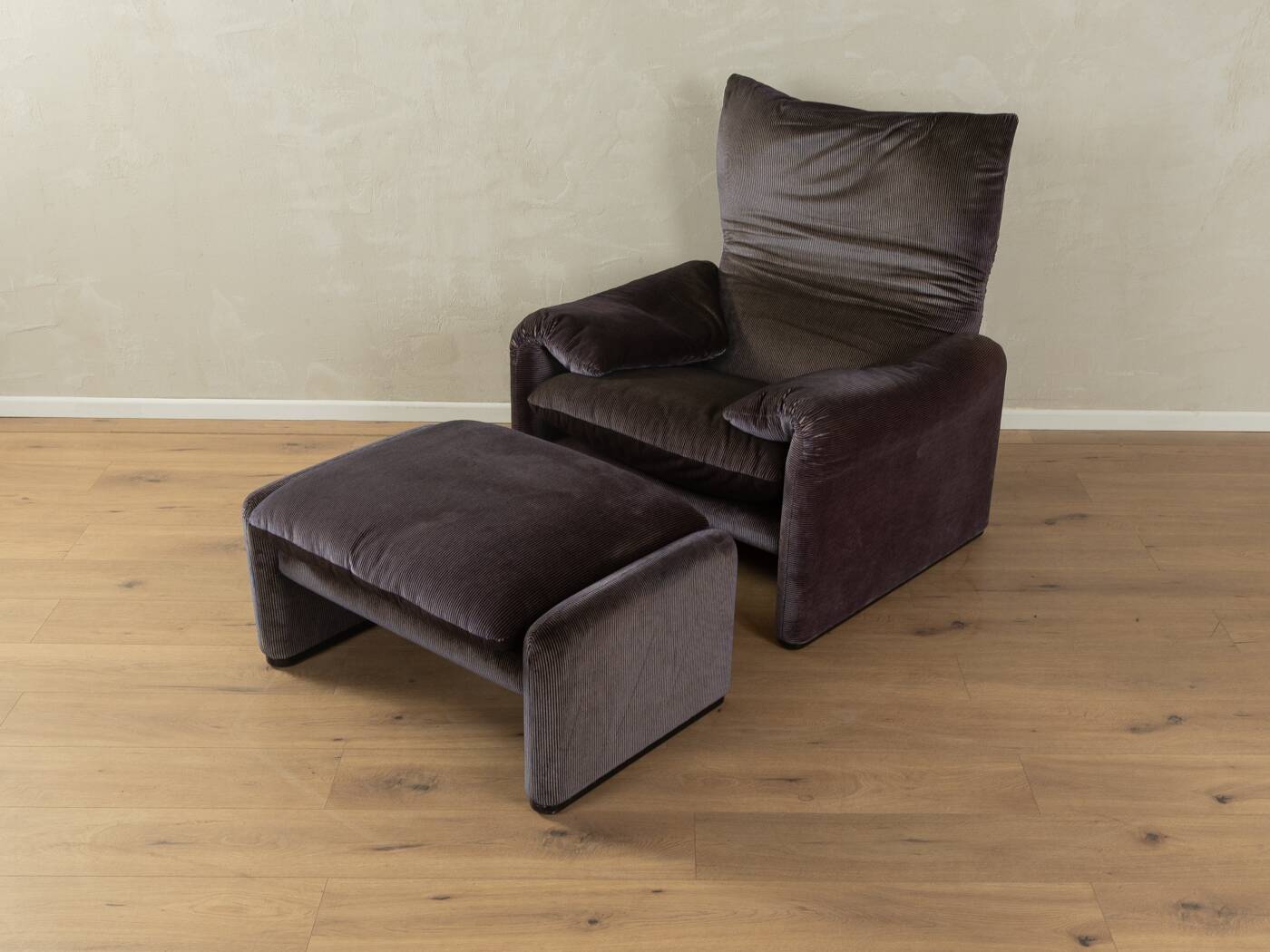 "675 MARALUNGA" armchair