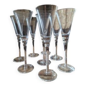 8 champagne glasses