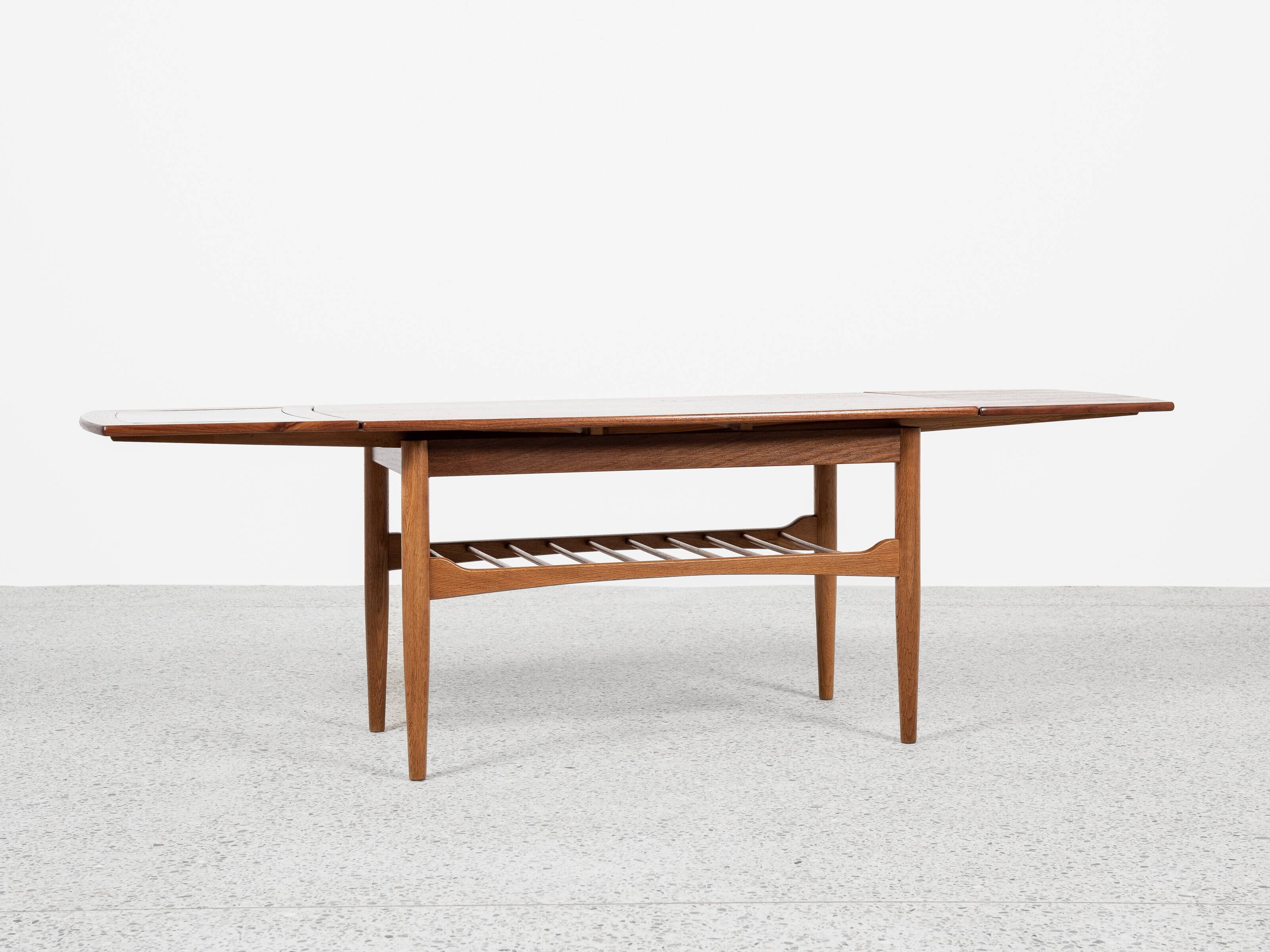 Midcentury Danish extendable coffee table in oak and teak 1960s