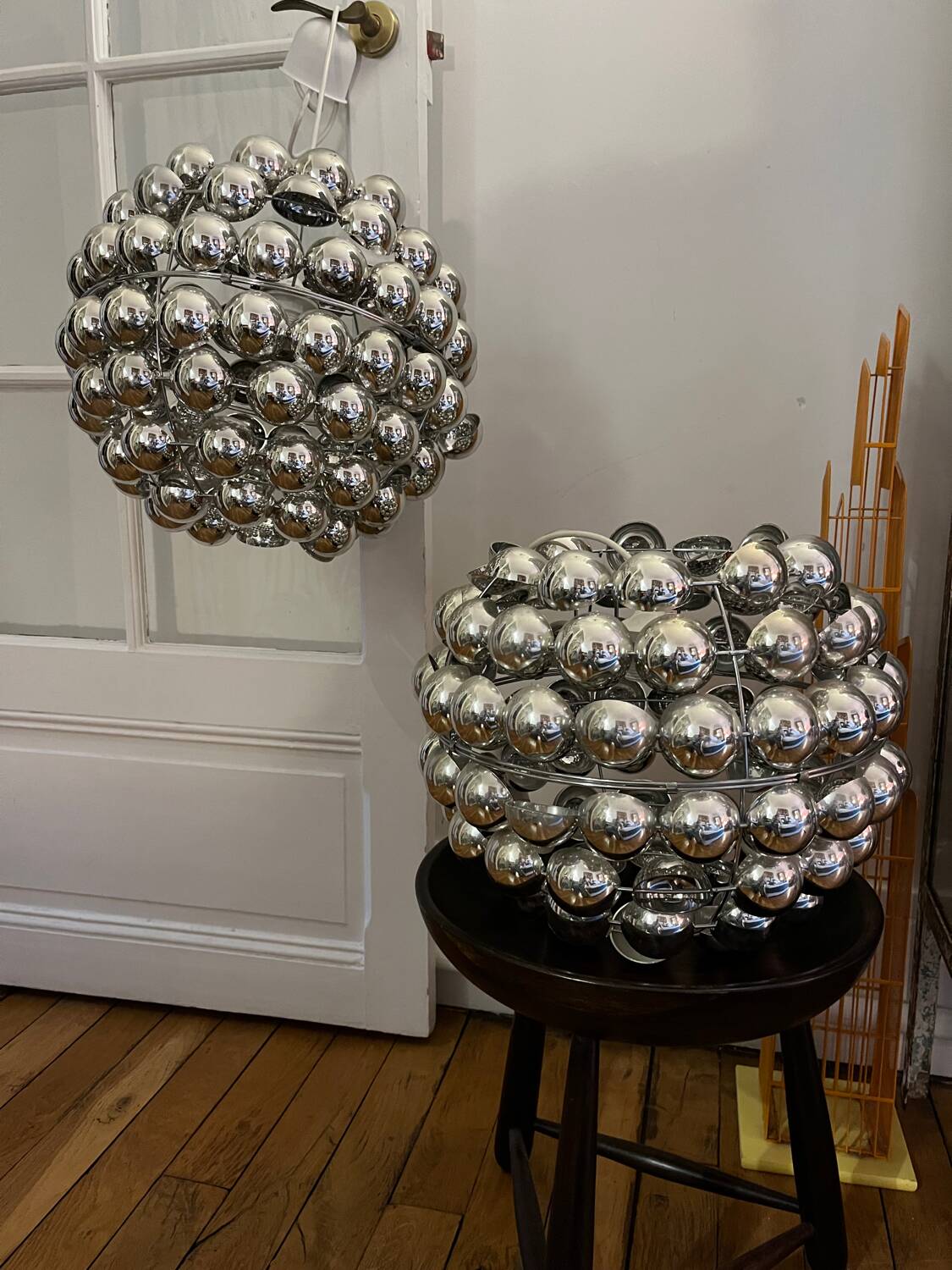 2 kinetic suspensions Kare Design model Bulb