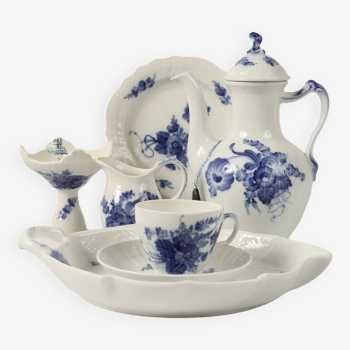 A 42-piece coffee set, “Blå Blomst”, porcelain, Royal Copenhagen, Denmark.