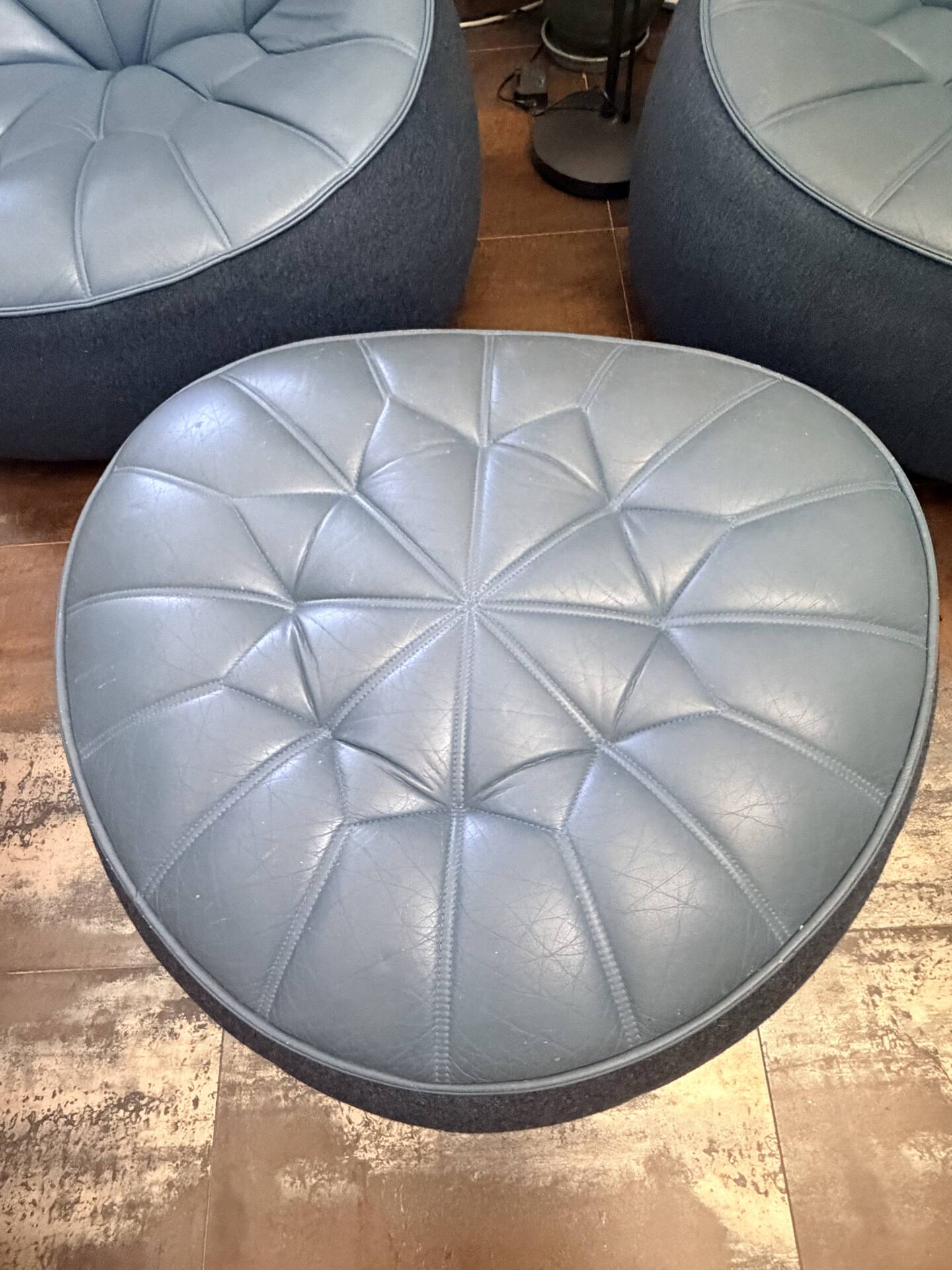 Ottoman Ensemble Cinna — 2 armchairs + leather pouf — Noé Duchaufour-L.