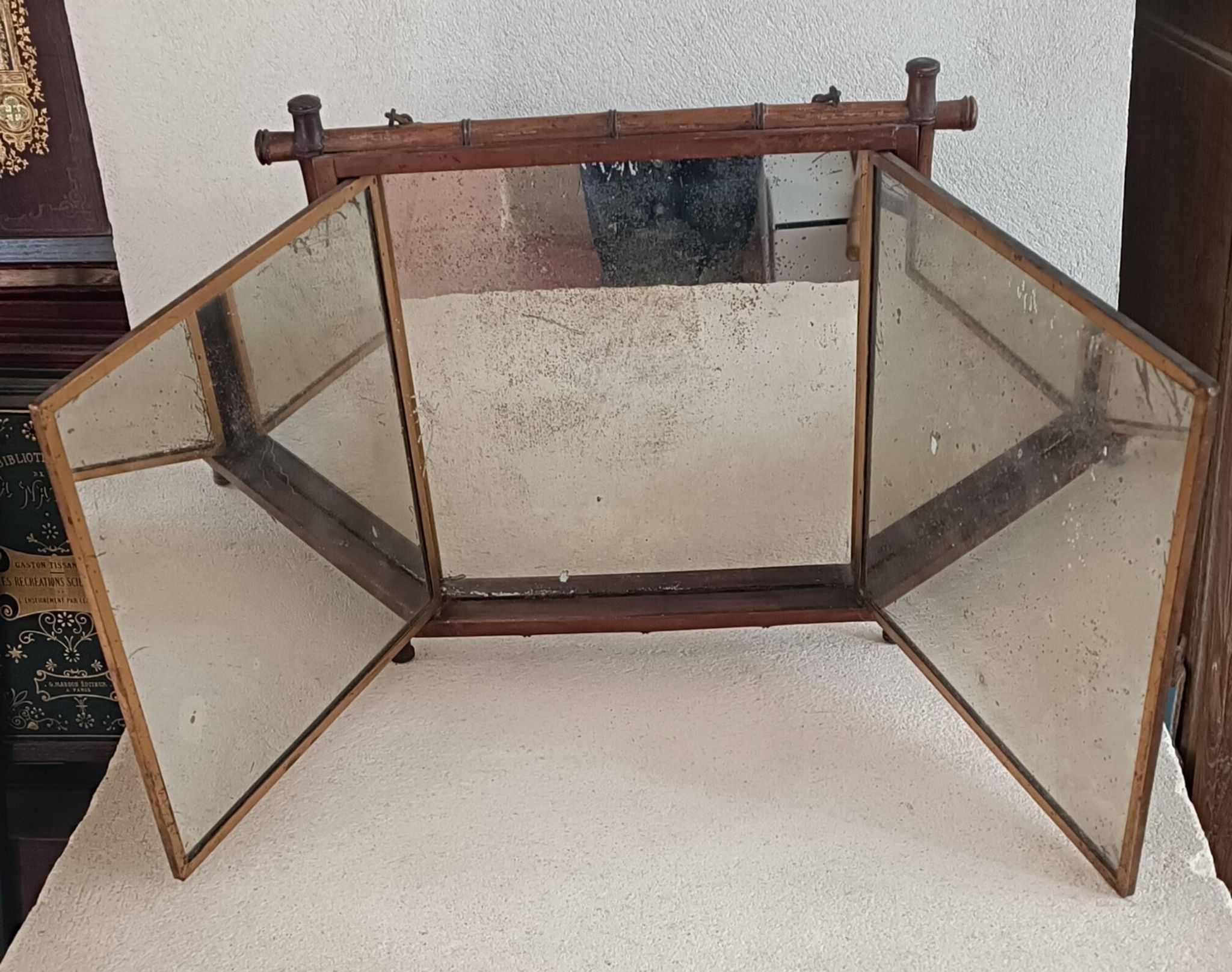 Barber's triptych mirror