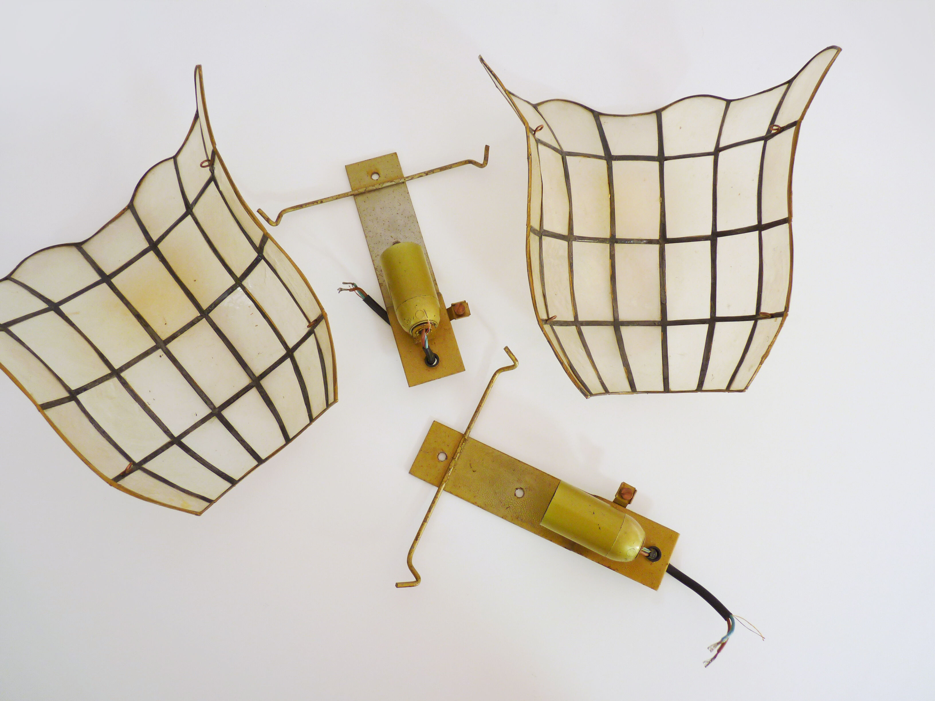 Pair of vintage wall lamps in mother-of-pearl and gilded brass 1970