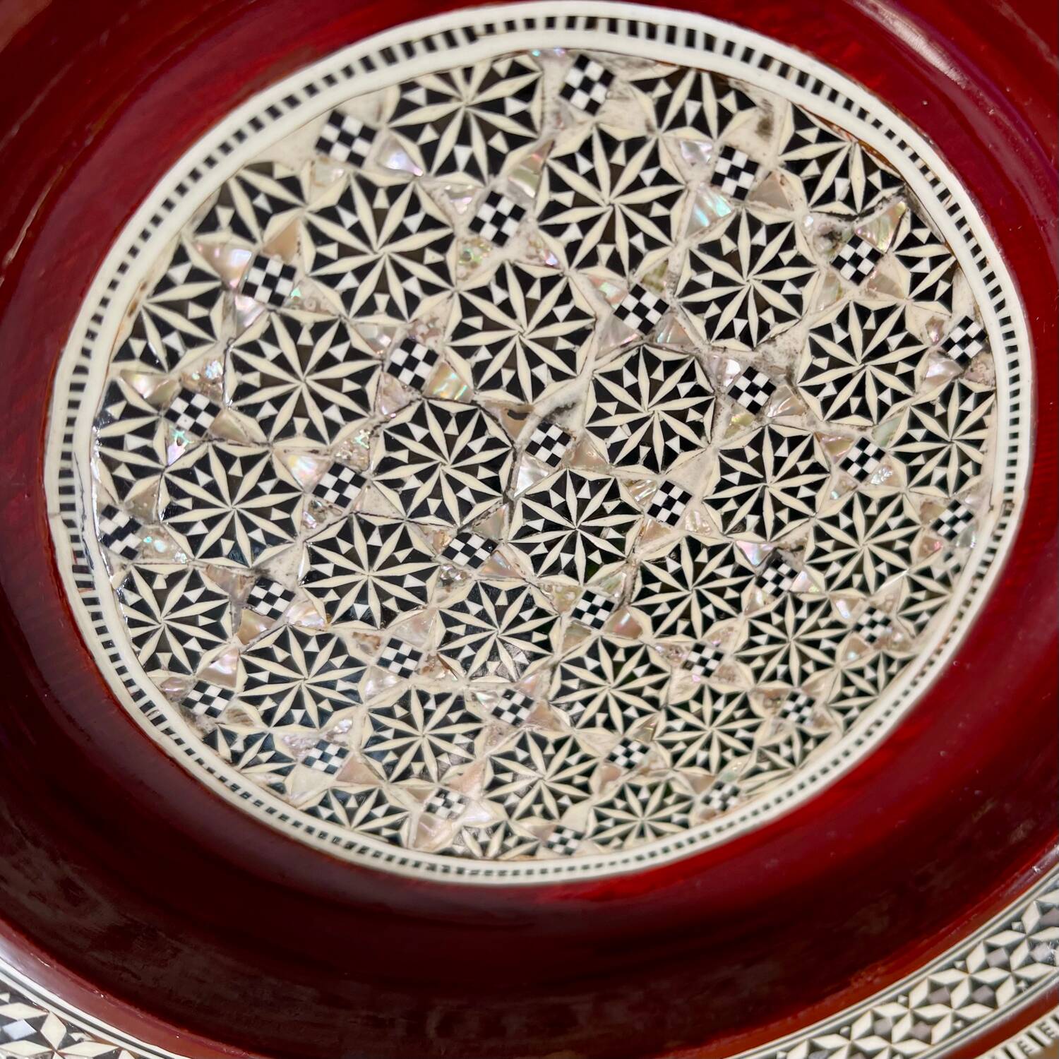 Wooden and mother-of-pearl plate