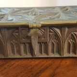 Box in bronze