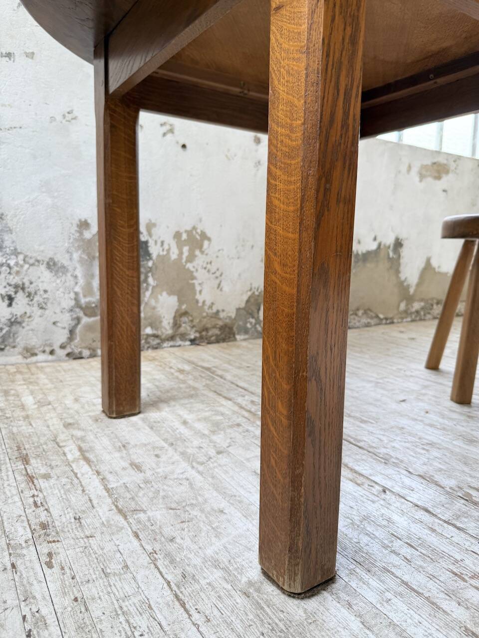 Round oak table 1950