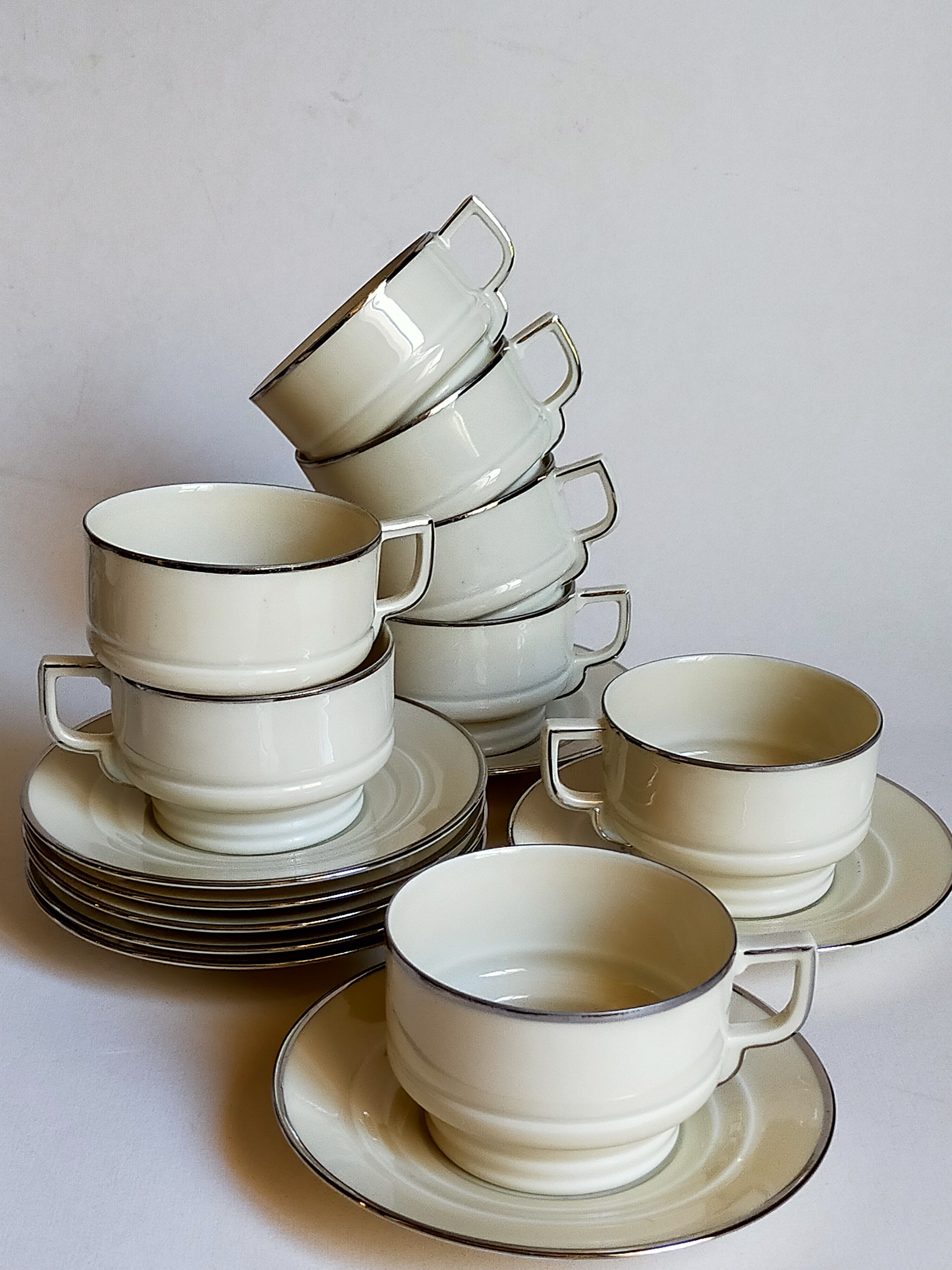 Huit tasses à café porcelaine fine Tchécoslovaque ART-DÉCO années 40