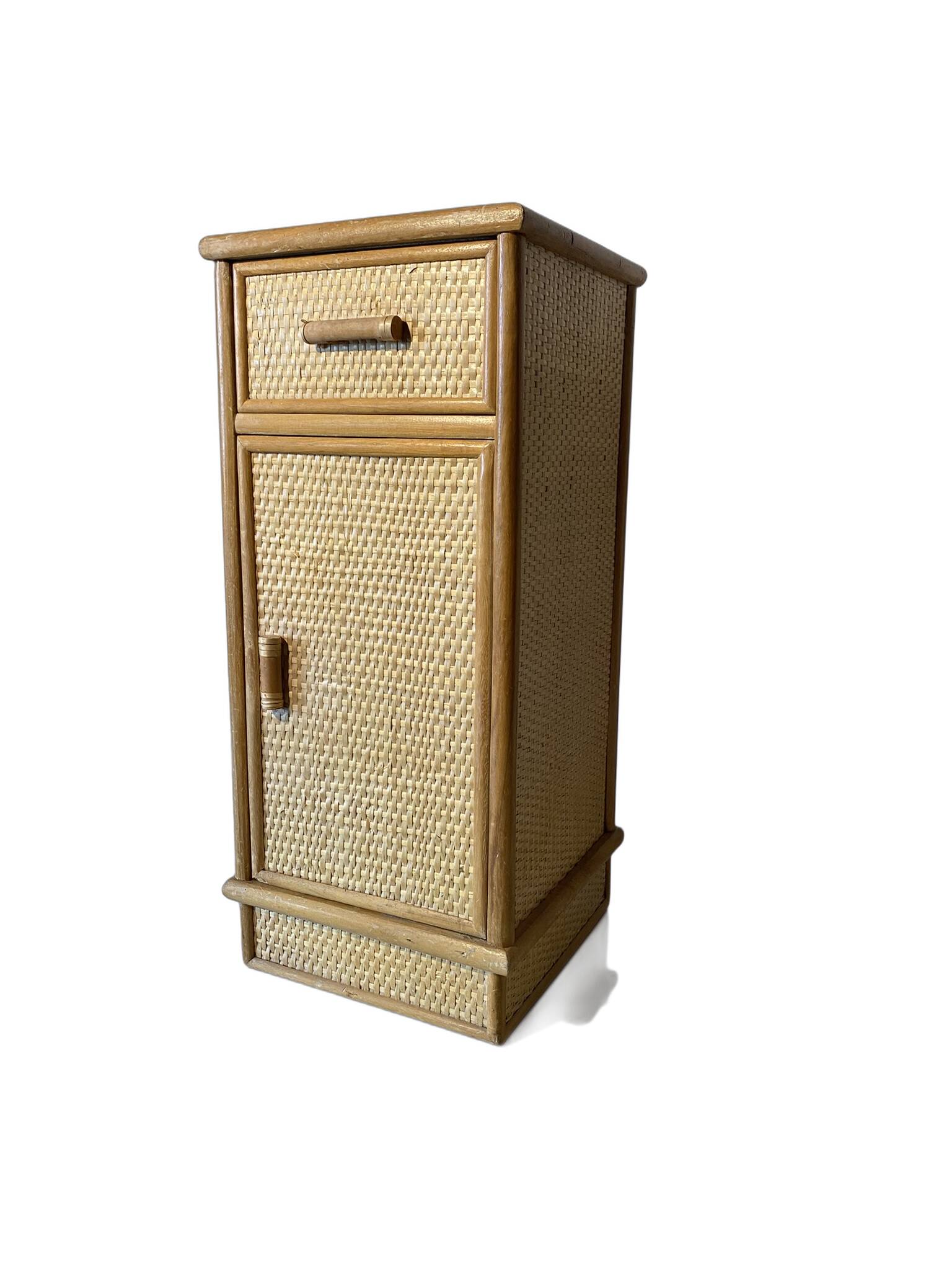 Meuble d'appoint chevet haut en rotin