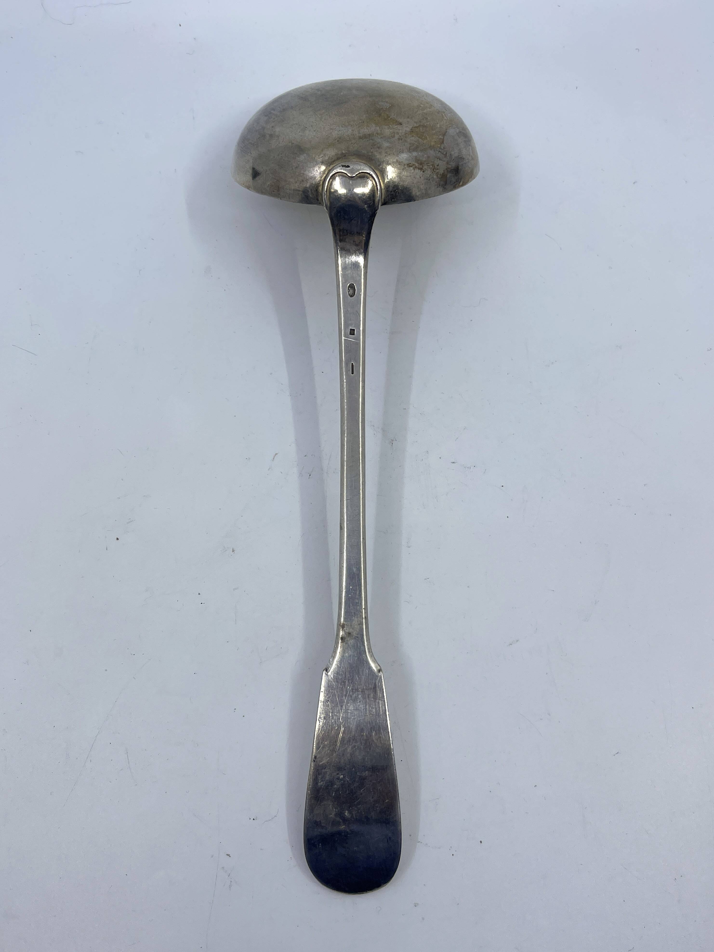 2 louches en métal argenté, modèle uniplat