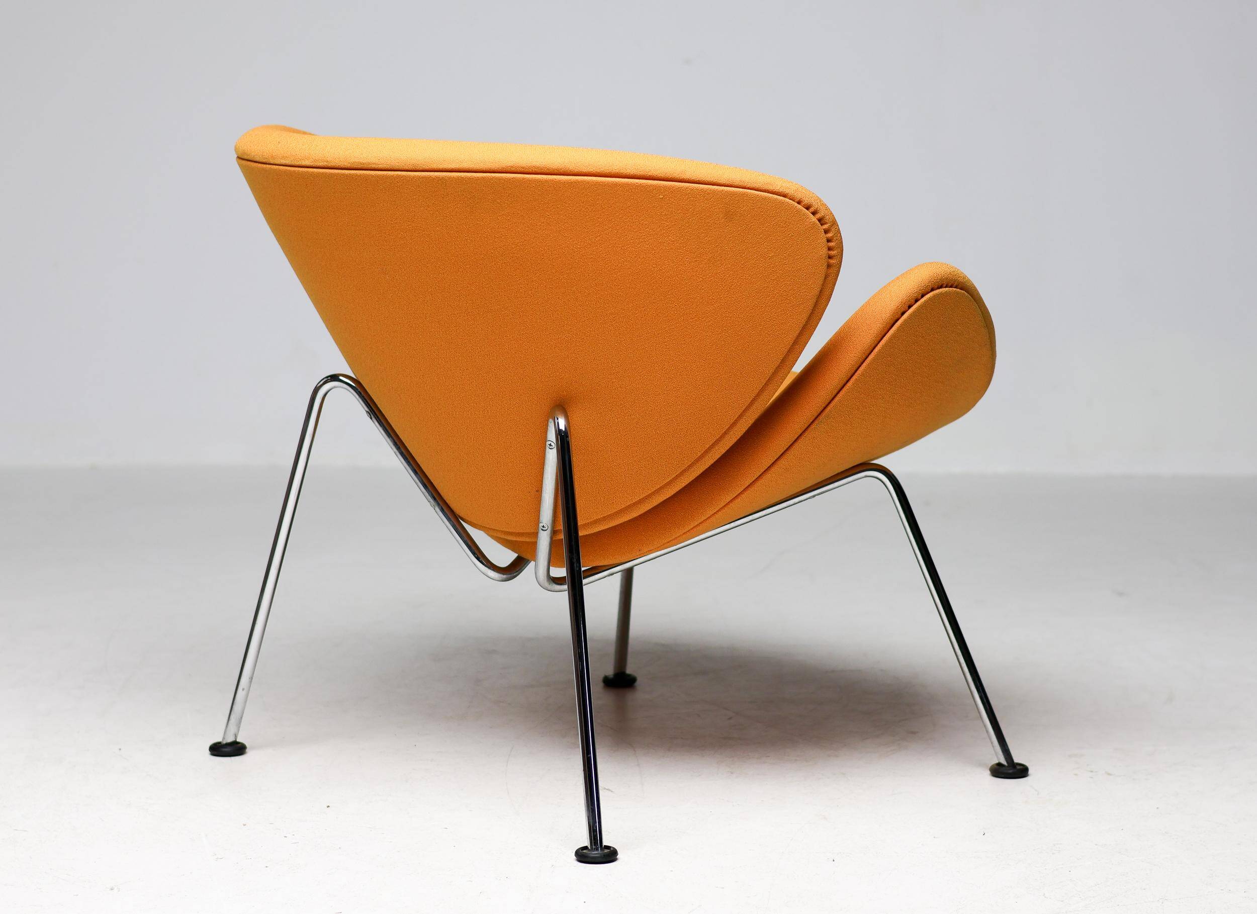 Fauteuil orange slice par Pierre Paulin