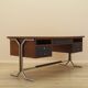 Bureau en noyer, Italie années 1970