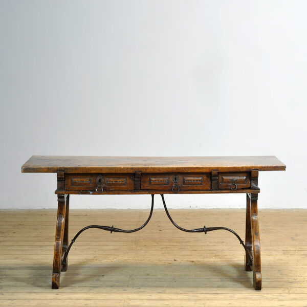 Table en noyer, Espagne XVIIe siècle
