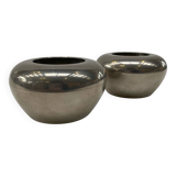 2 bougeoirs en métal argenté, années 70