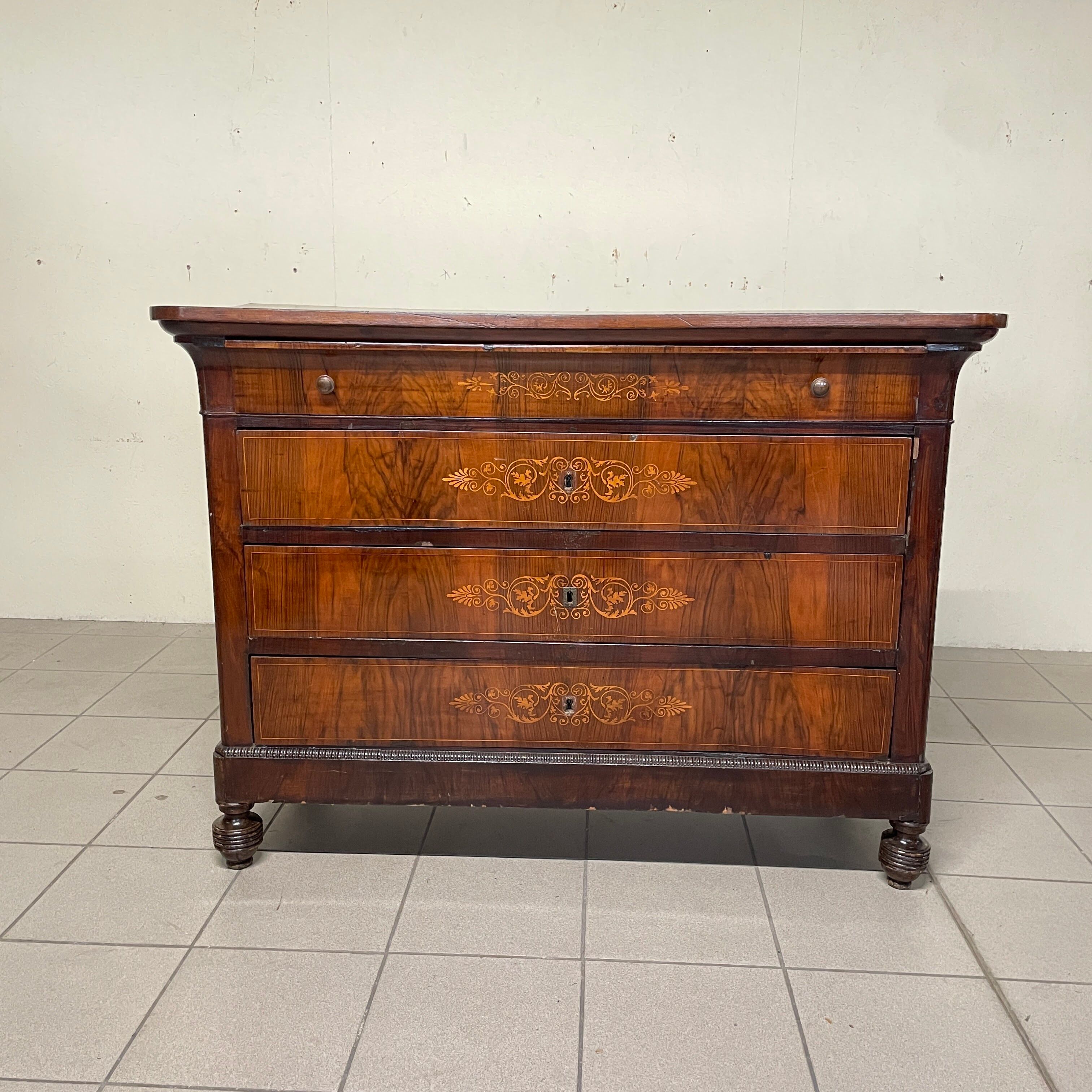 Commode en bois vintage