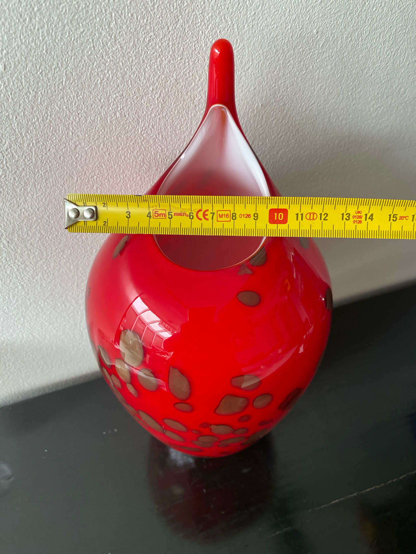 Vase Murano vintage rouge avec paillettes d or