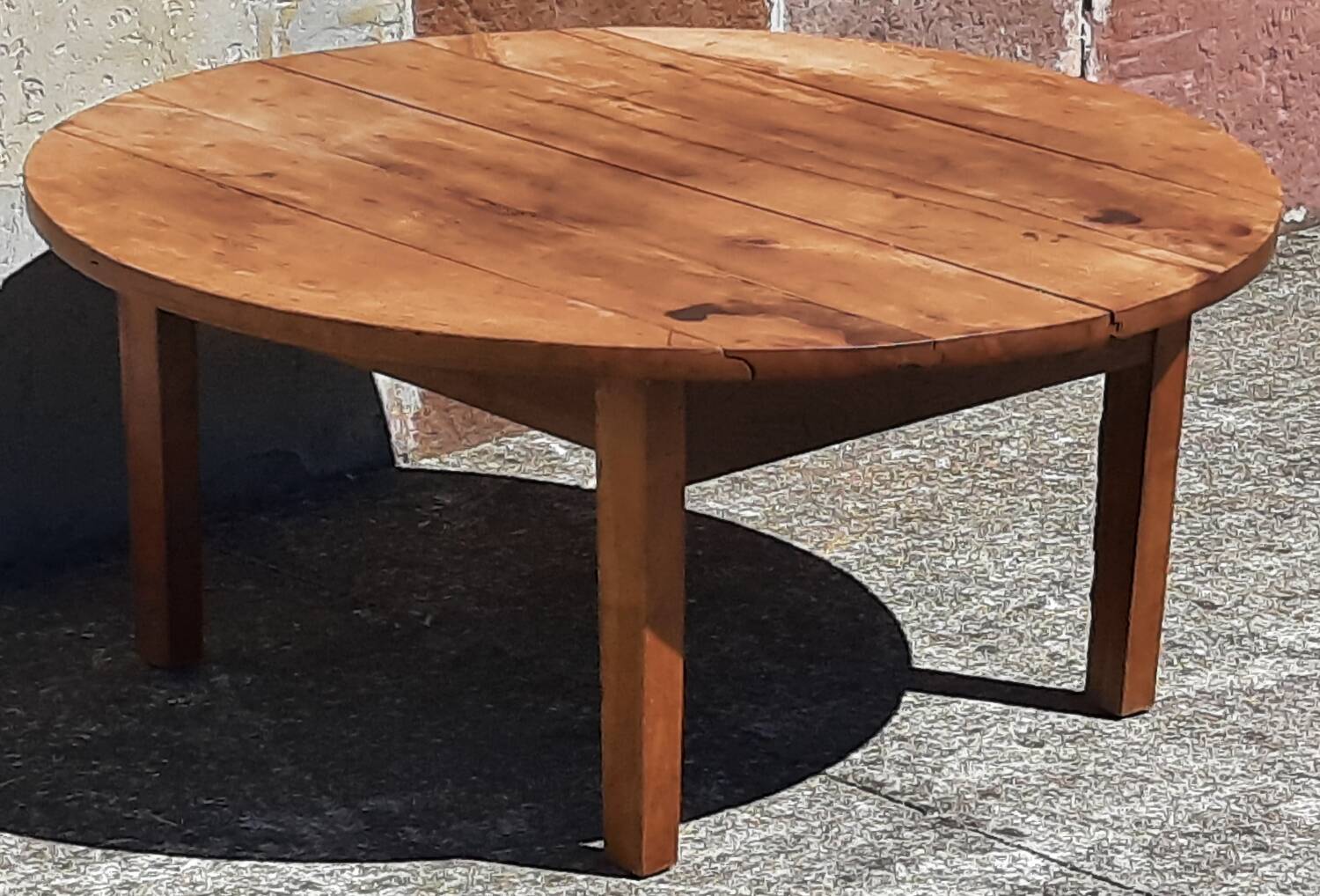 Folding coffee table.