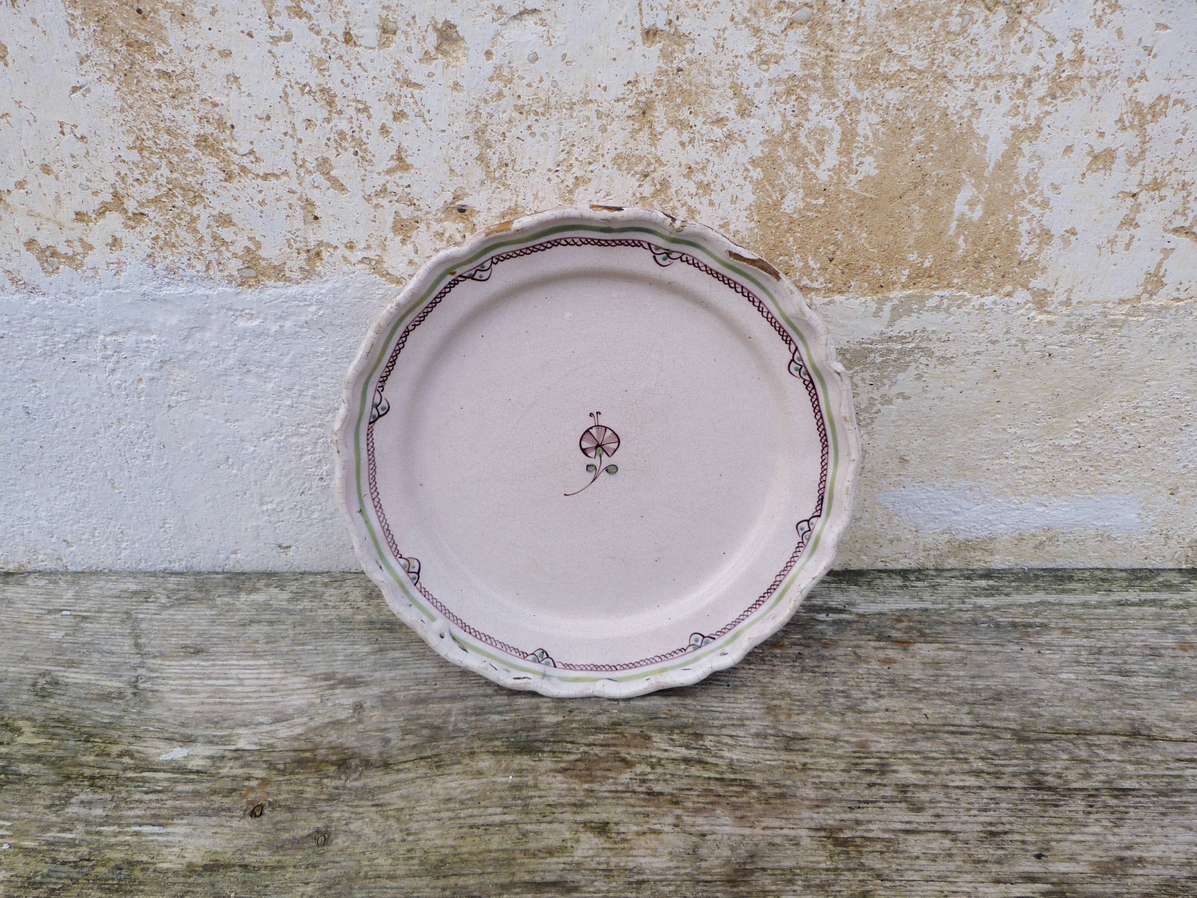 Assiette XVIII siècle faience Bordeaux