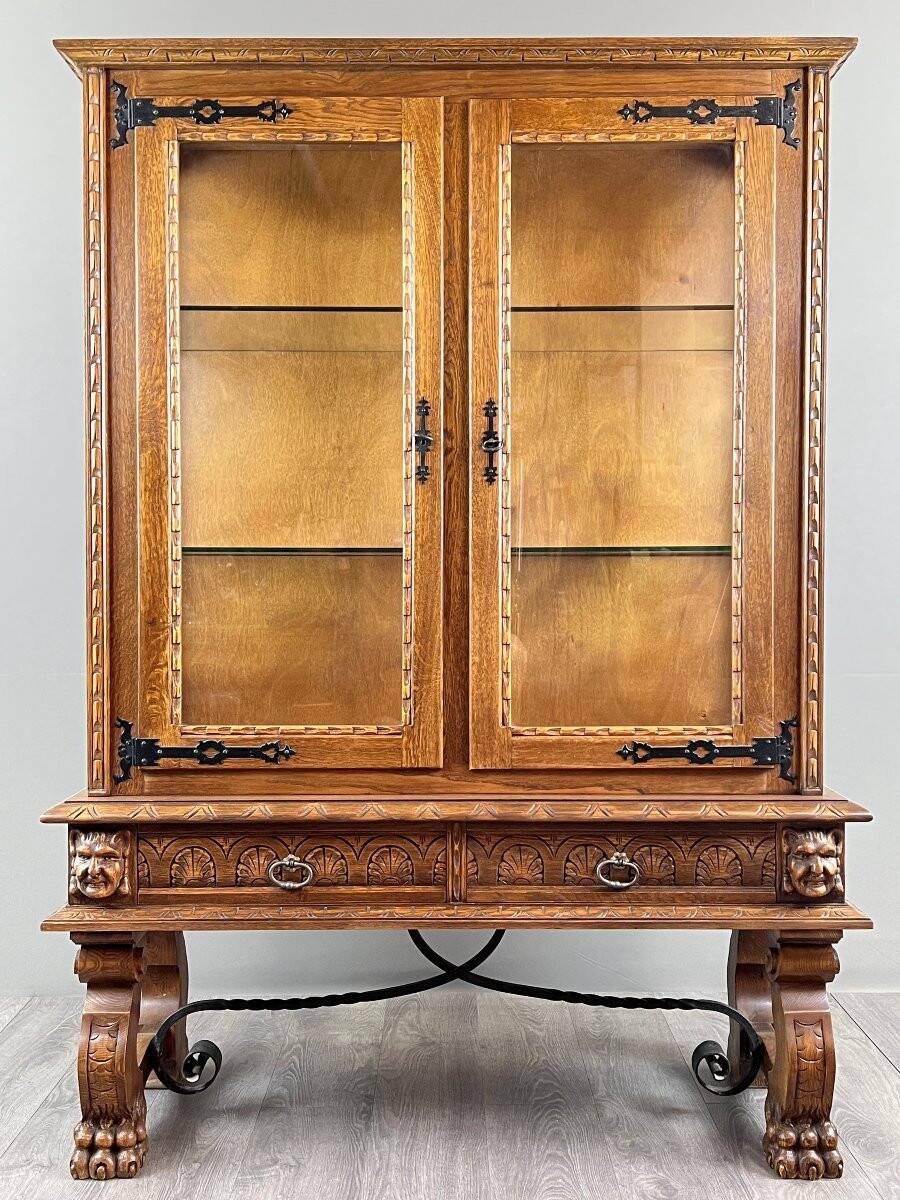 Carved oak display case, Neo-Renaissance style, 20th century