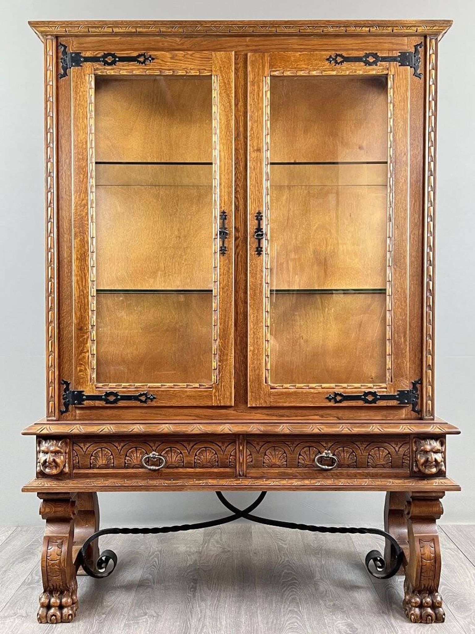Carved oak display case, Neo-Renaissance style, 20th century