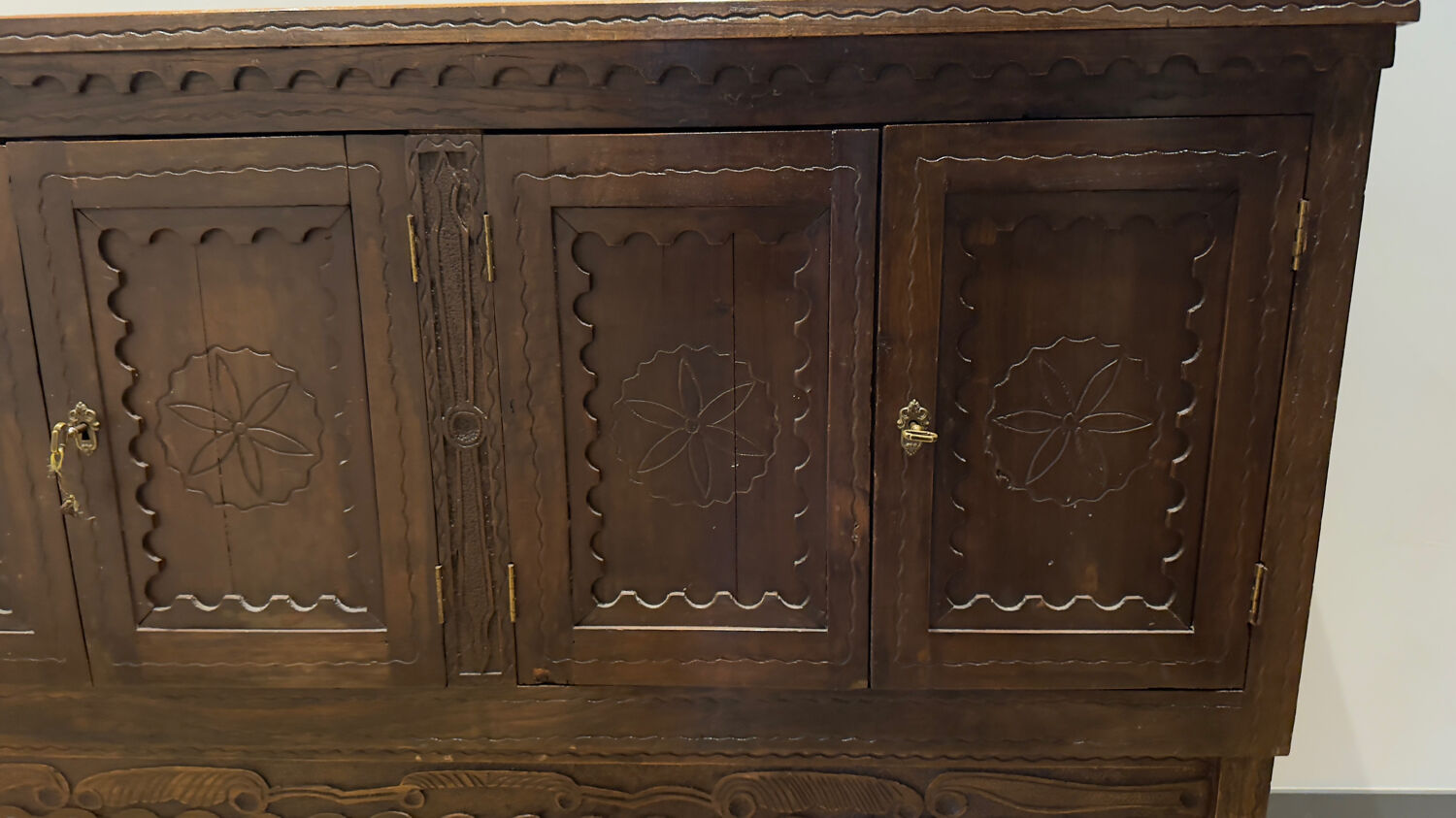 Antique Spanish sideboard in solid walnut – late 19th century