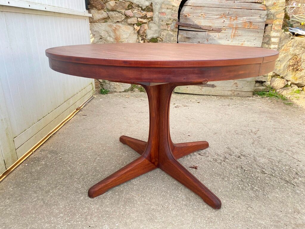 Scandinavian extendable round table in teak lg 115 to 205cm an60